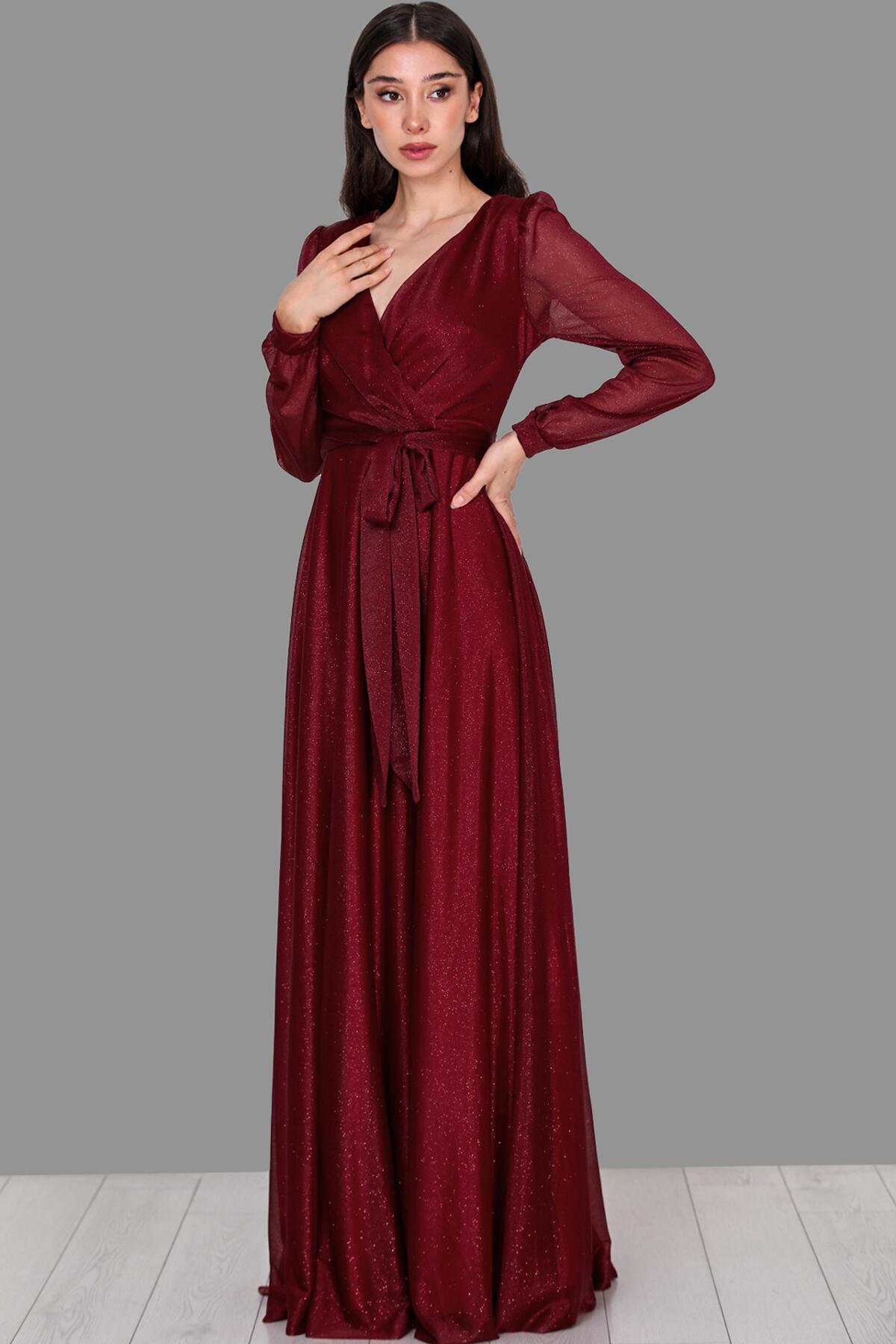 Burgunderfarbenes Abendkleid mit Wickelausschnitt und Schimmer-Effekt