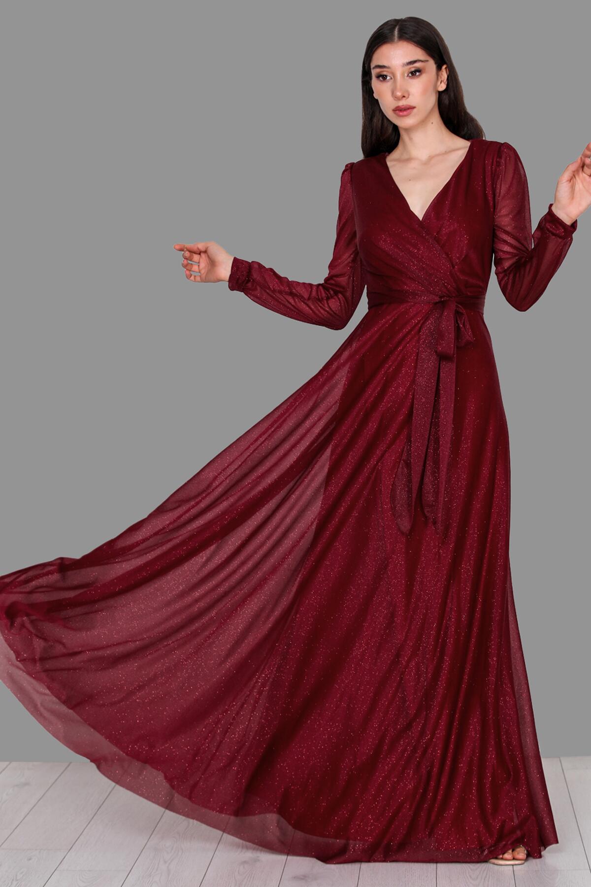 Burgunderfarbenes Abendkleid mit Wickelausschnitt und Schimmer-Effekt