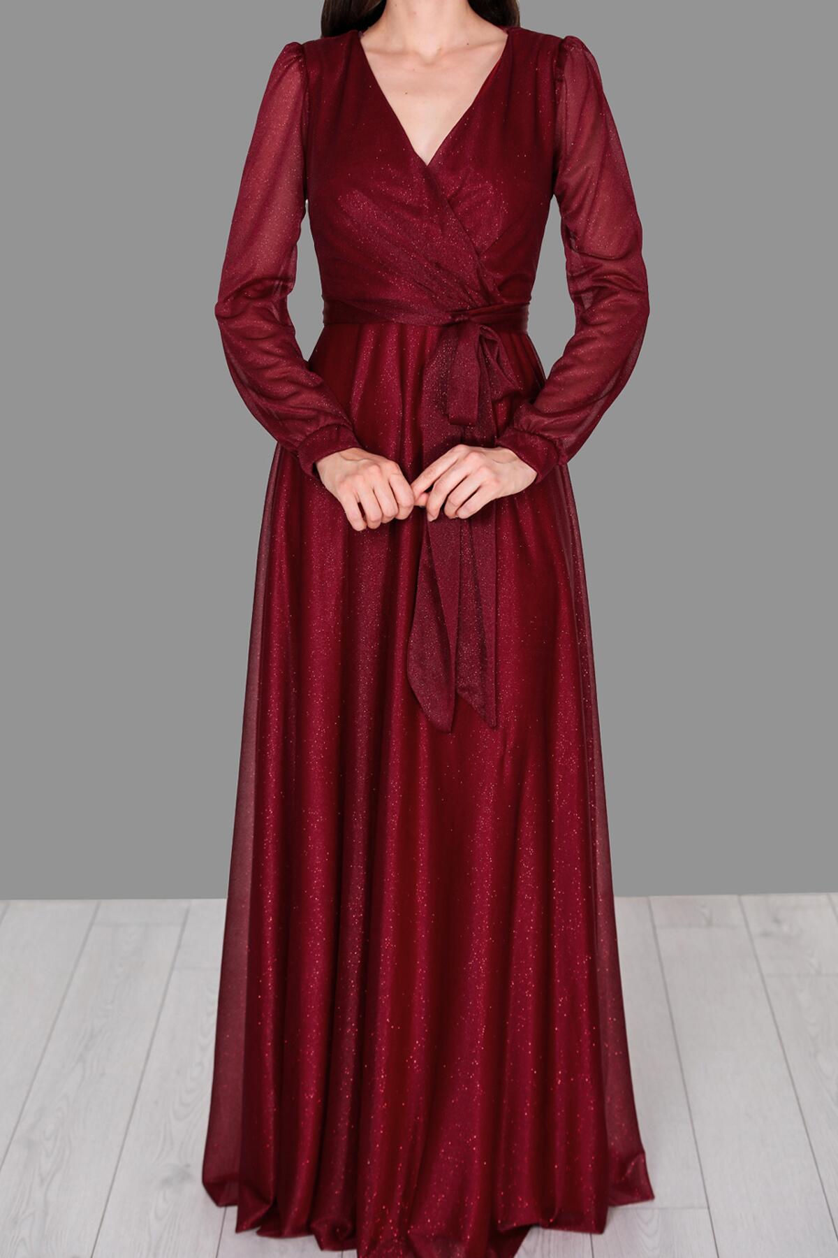 Burgunderfarbenes Abendkleid mit Wickelausschnitt und Schimmer-Effekt