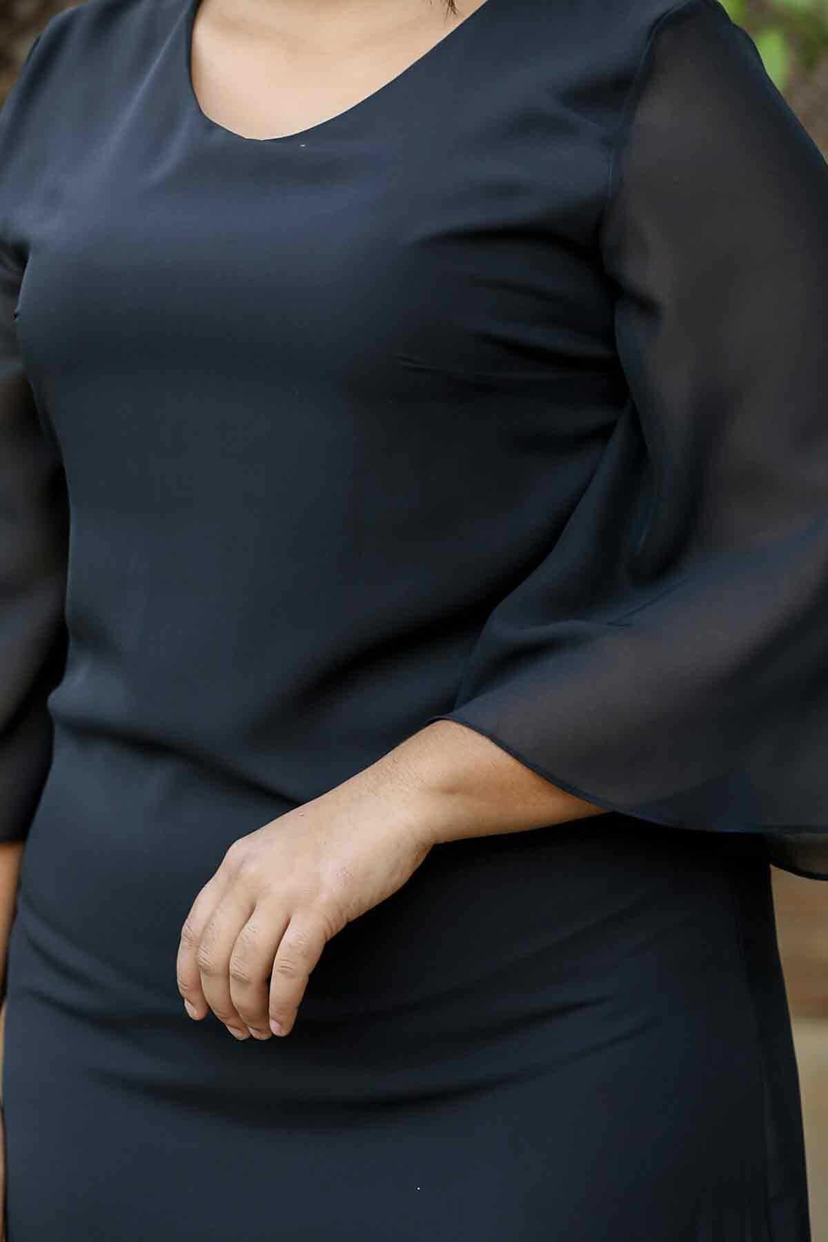 Chiffon-Midikleid in großen Größen – Schwarz