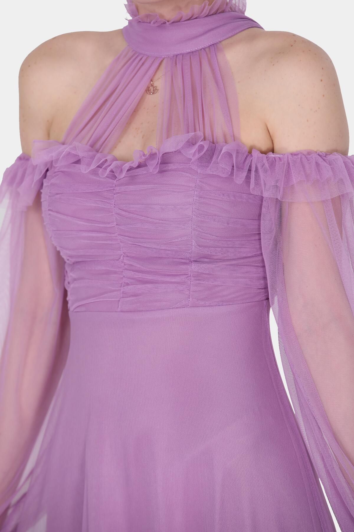 Lila langes Tüll-Abendkleid