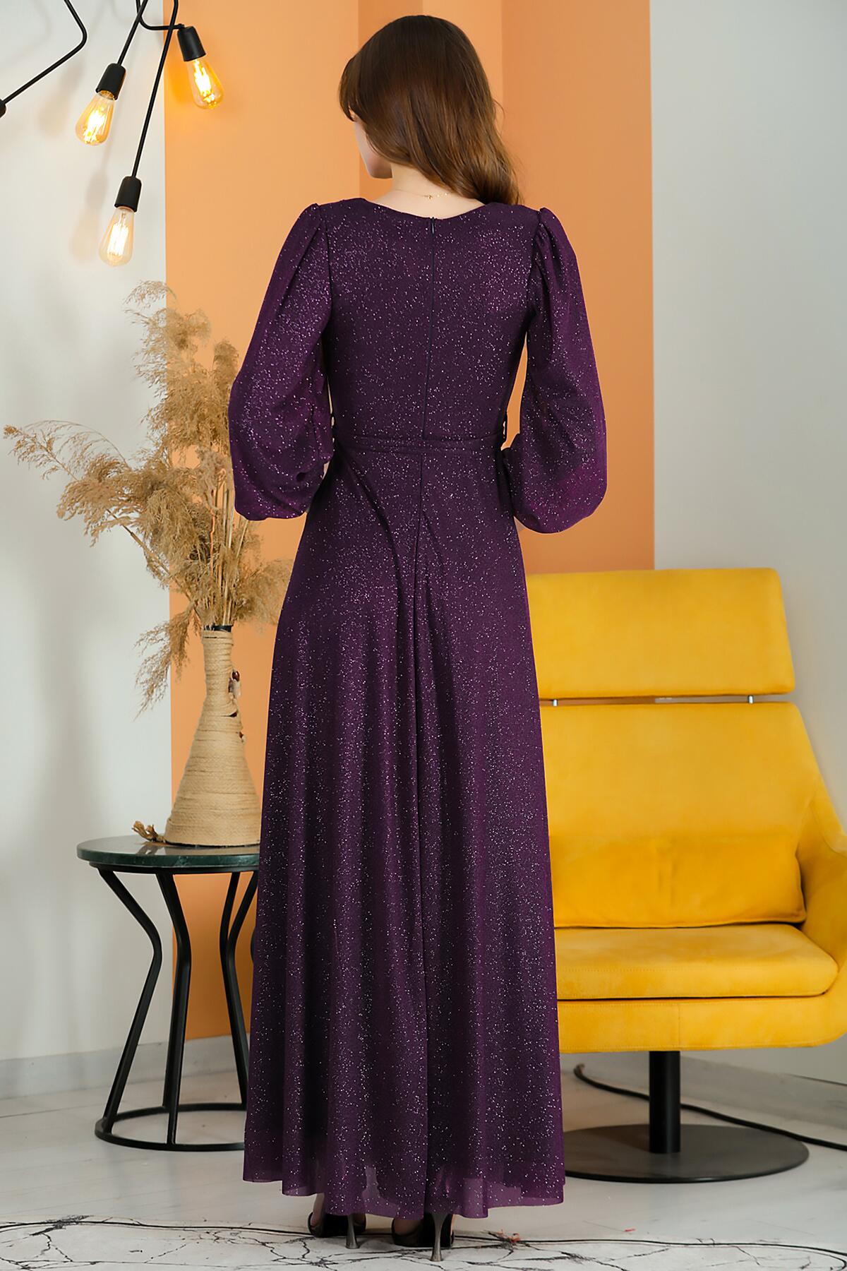 Glitzerndes Abendkleid mit V-Ausschnitt und Gürtel — Dunkelviolett