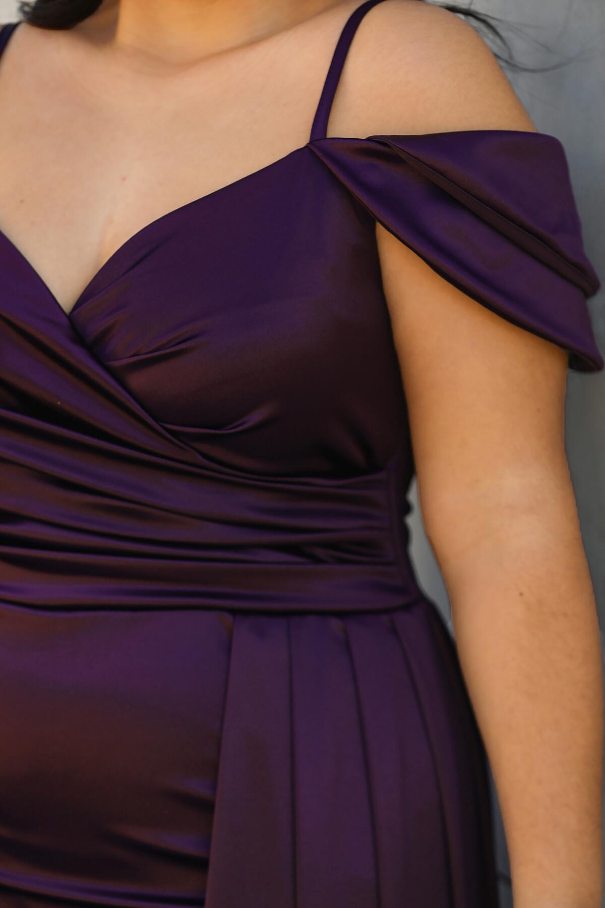 Abendkleid aus Satin in großen Größen mit Spaghettiträgern — Dunkelviolett