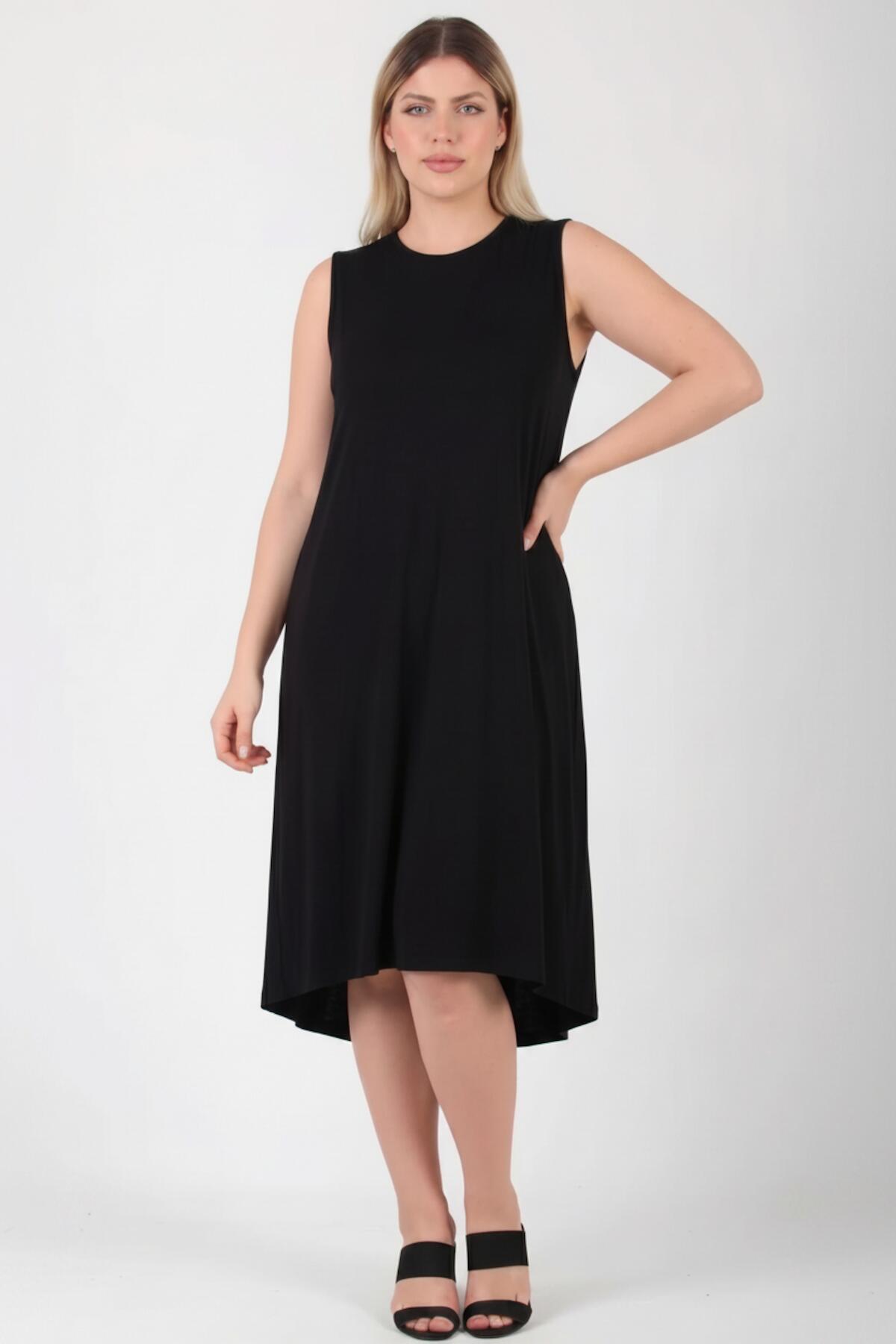 Plus‑Size Sleeveless Crew‑Neck Dress — Black