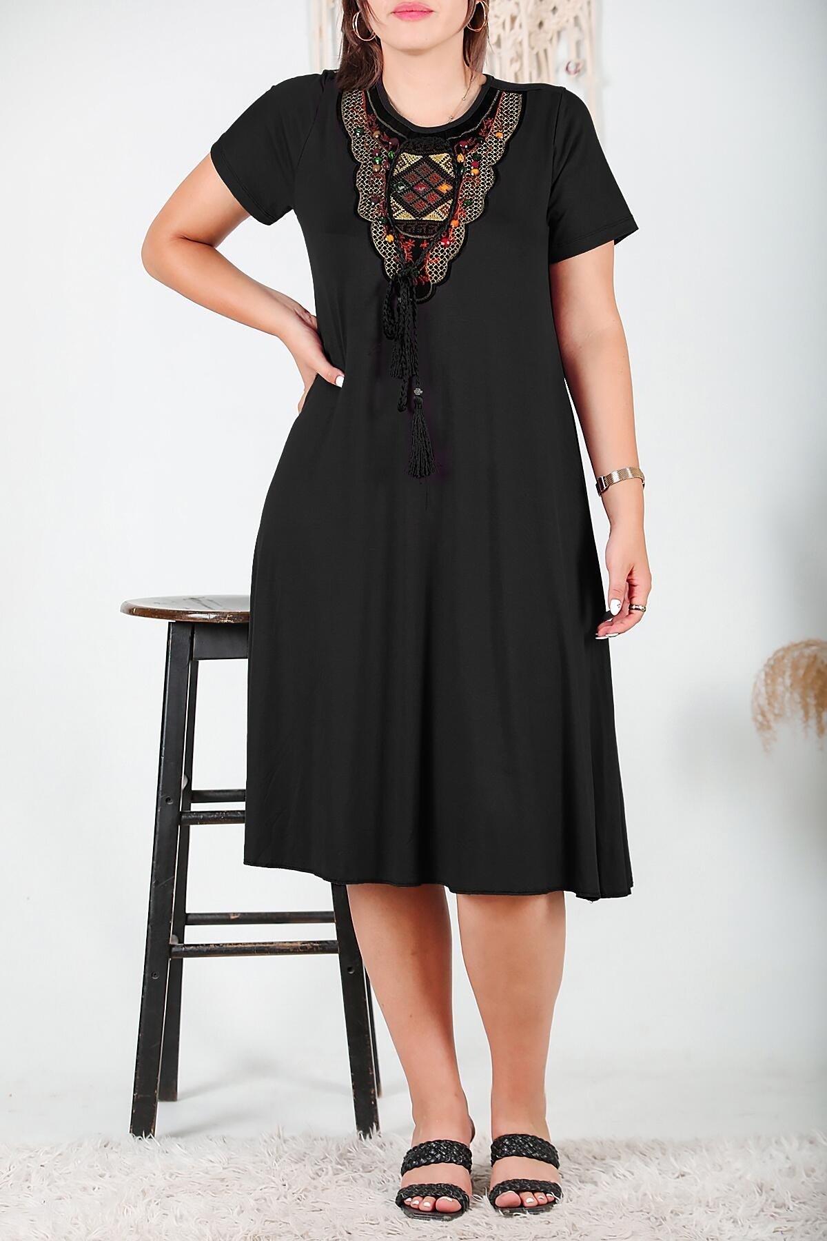 Große Größen Authentisches Kragenkleid — Schwarz