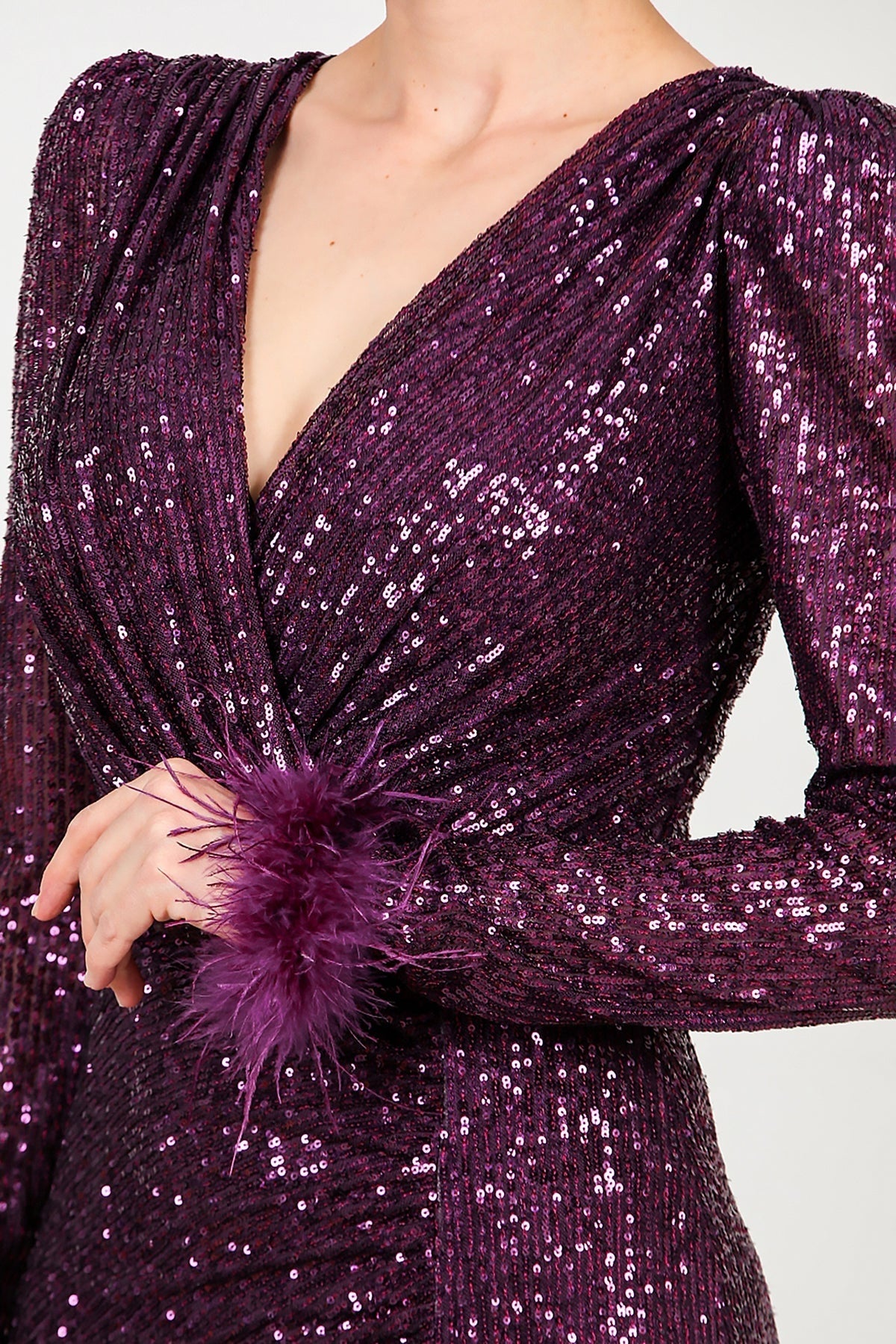 Pailletten-Abendkleid mit Federstulpen — Lila