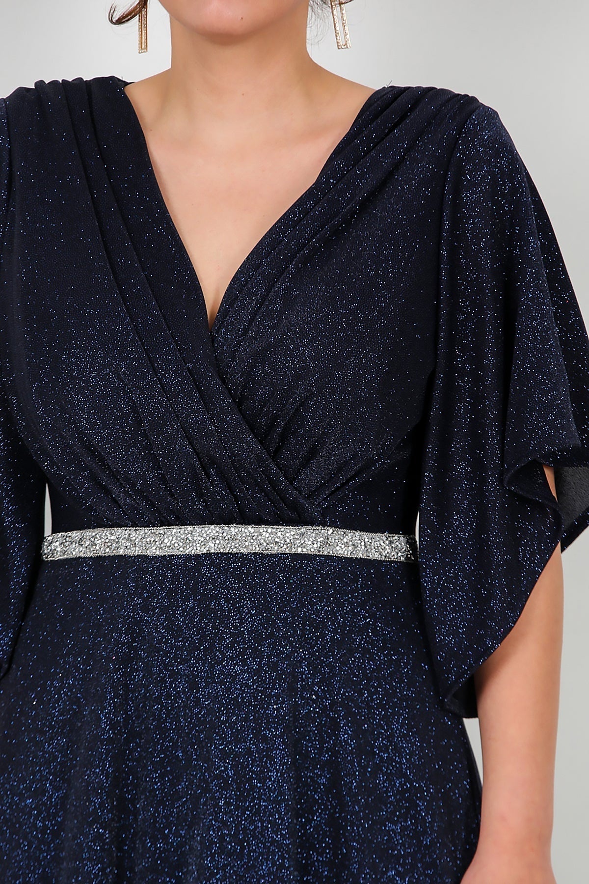 Großes, langes Abendkleid mit Taillenverzierung aus Steinen – Marineblau