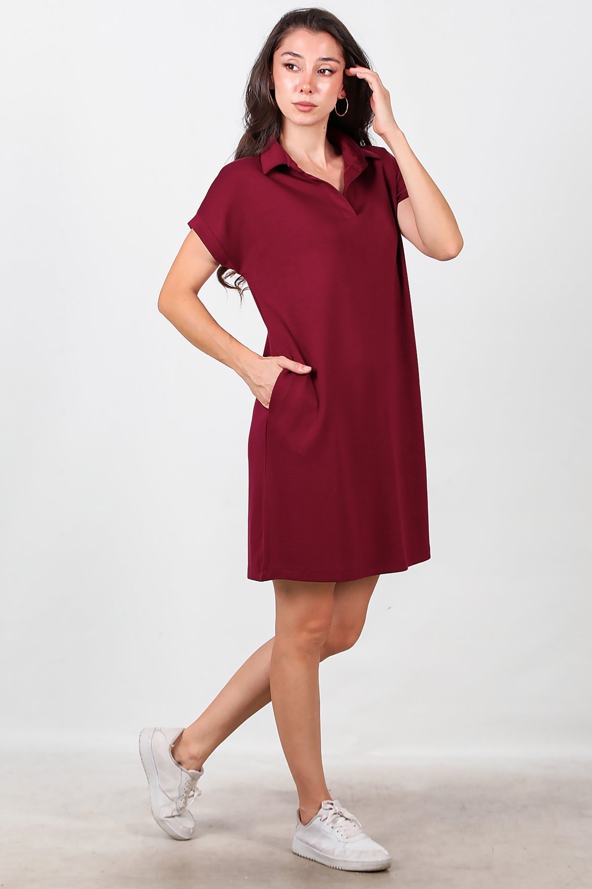 Kurzes Kleid mit Kragen — Burgund