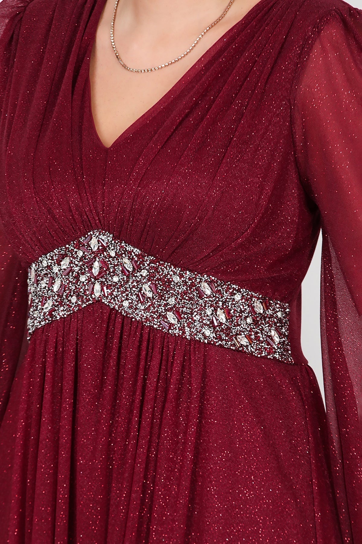 Abendkleid aus glitzerndem Stoff in großen Größen mit Taillenverzierung — Burgund