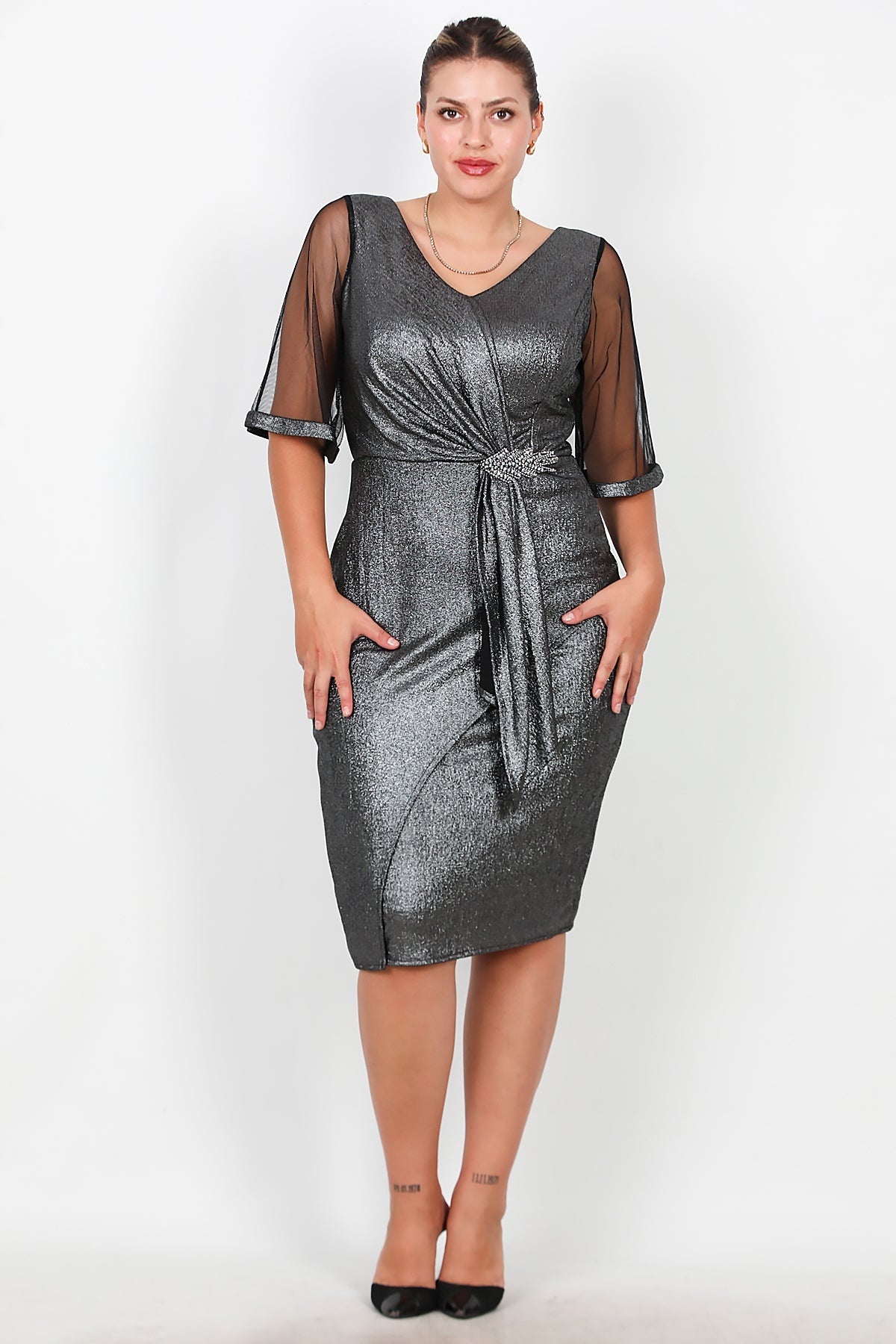 Große Größen Midi-Abendkleid Mit Tüllärmeln Und Taillen-Accessoire — Silber