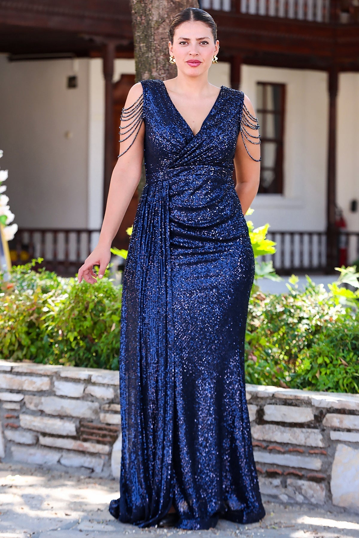 Abendkleid in großen Größen mit Pailletten und Schulterkette – Marineblau