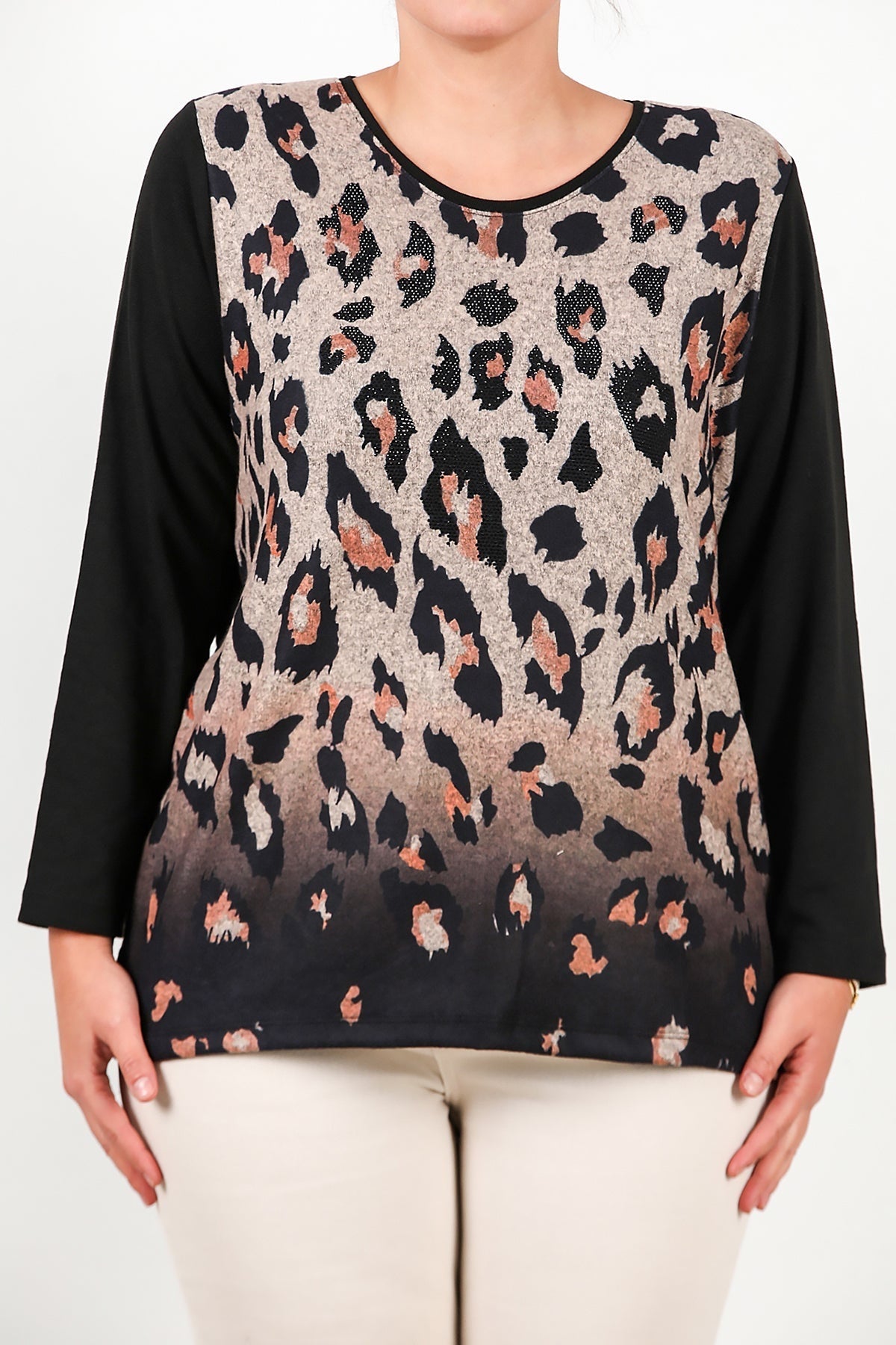 Bluse in Übergröße mit Leopardenmuster — Schwarz