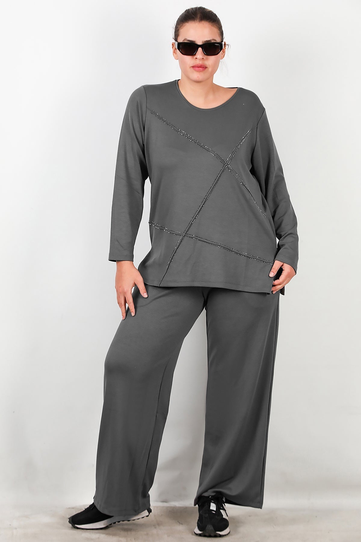 Plus-size set met steendetail voor — Houtskool