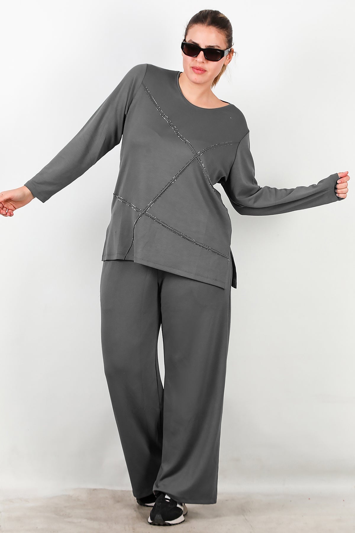 Plus-size set met steendetail voor — Houtskool