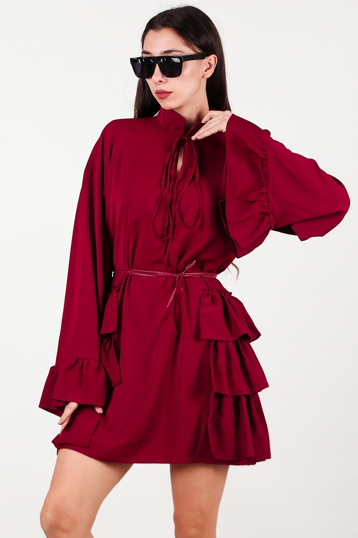 Kleid mit seitlichen und Ärmelrüschen – Bordeaux