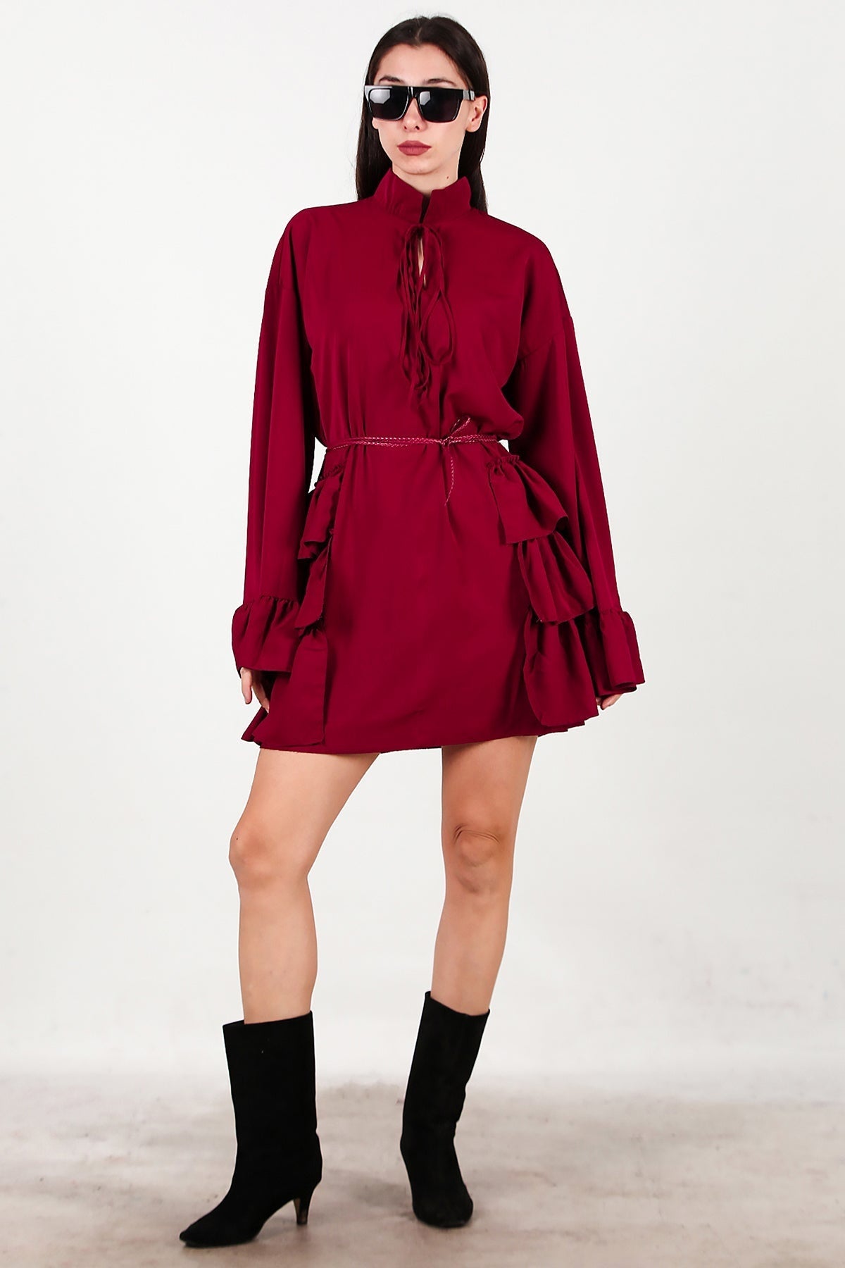 Kleid mit seitlichen und Ärmelrüschen – Bordeaux