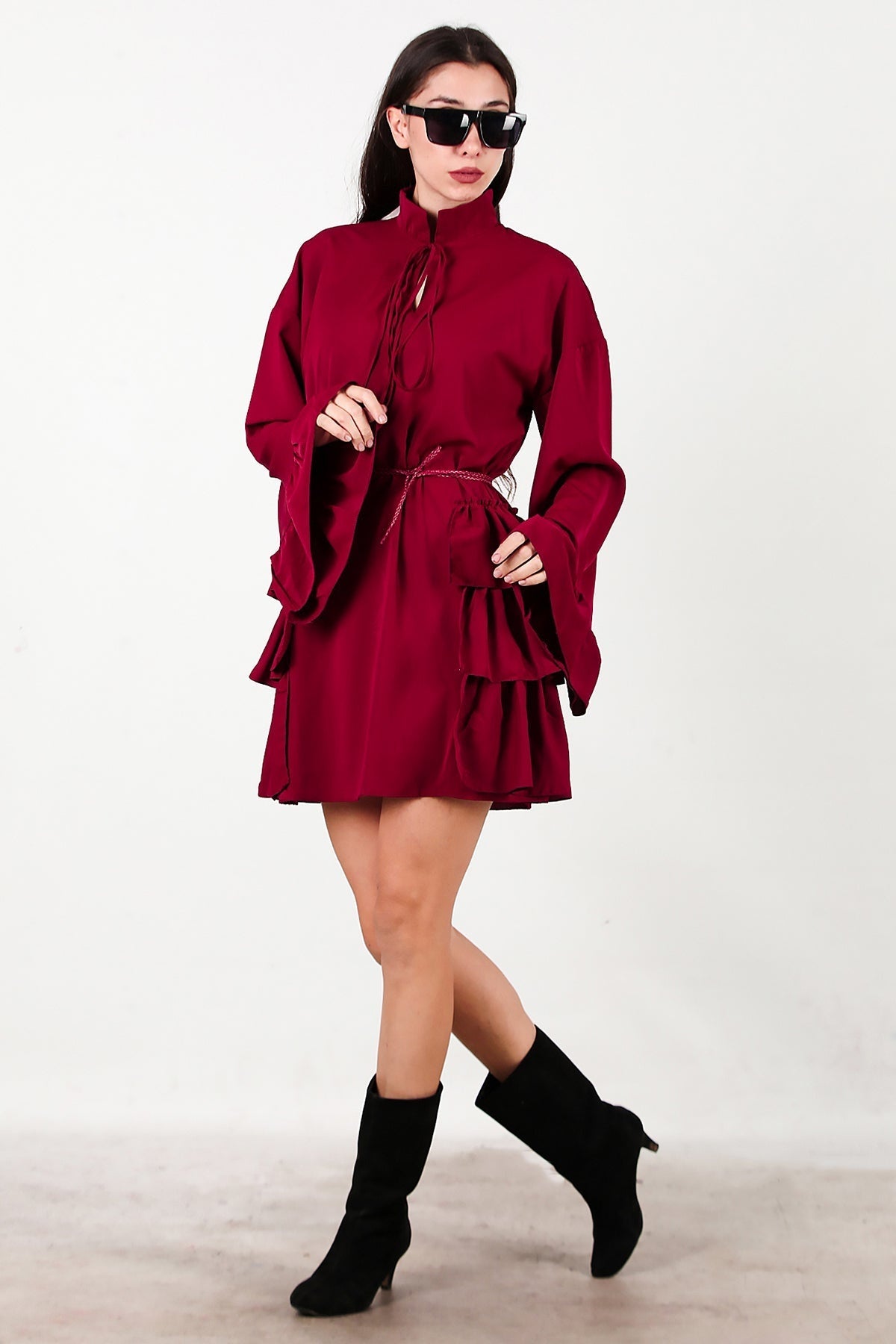 Kleid mit seitlichen und Ärmelrüschen – Bordeaux