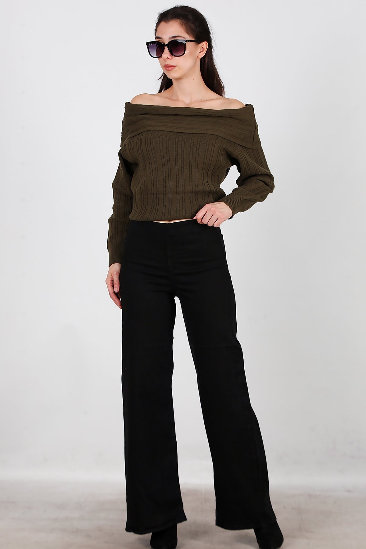 Wide - Leg Jeans With Elastic Waistband — Black