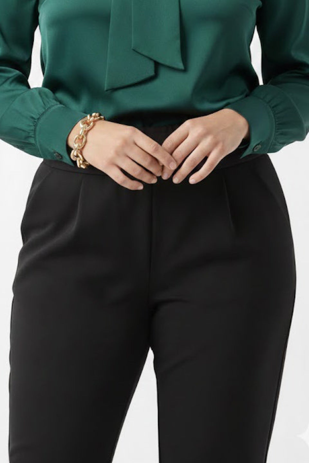 Plissierte Übergrößen-Hose mit elastischem Bund hinten – Schwarz