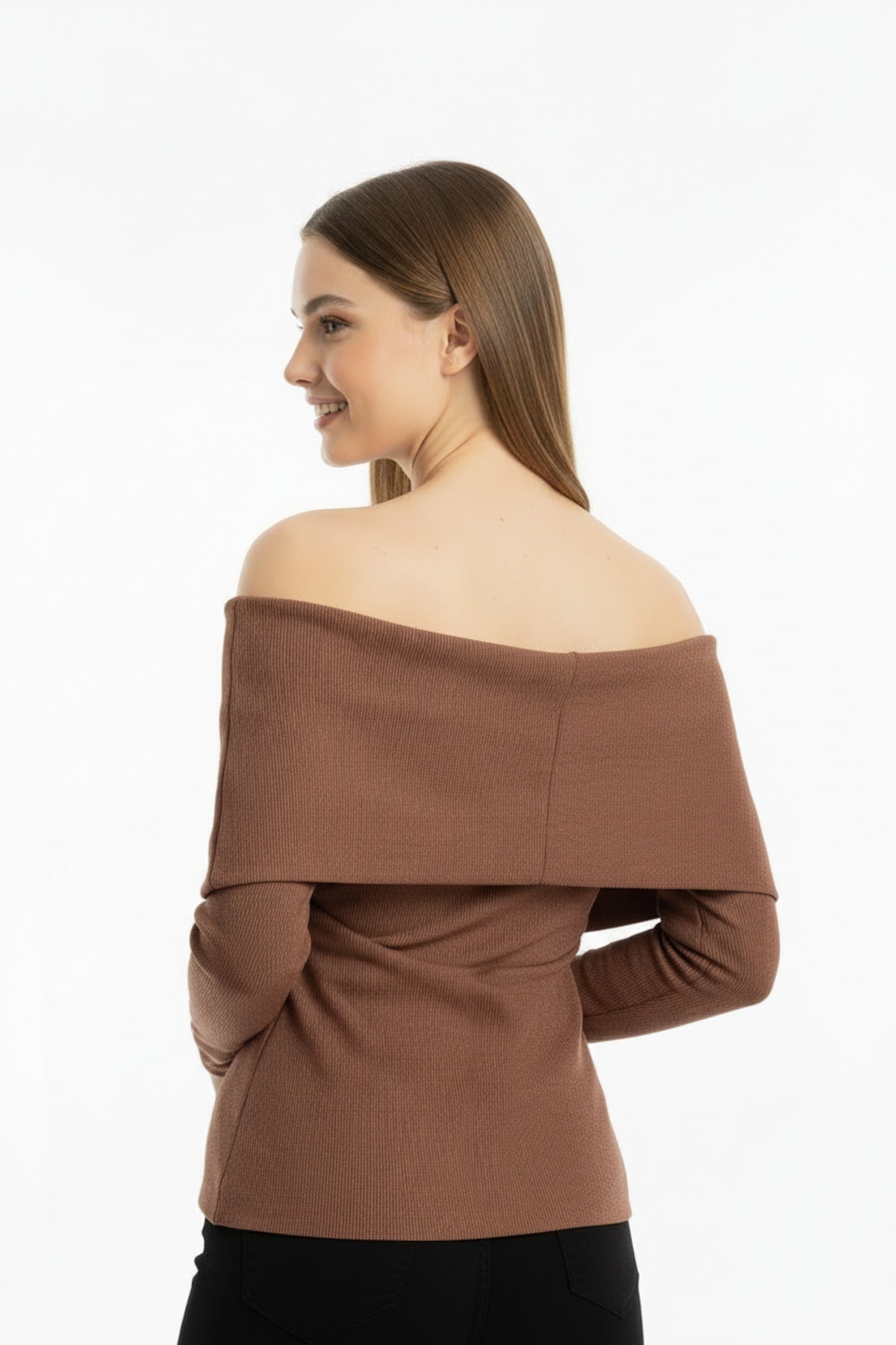 Glamour-Schal – Kragenbluse mit Accessoire-Detail – Braun