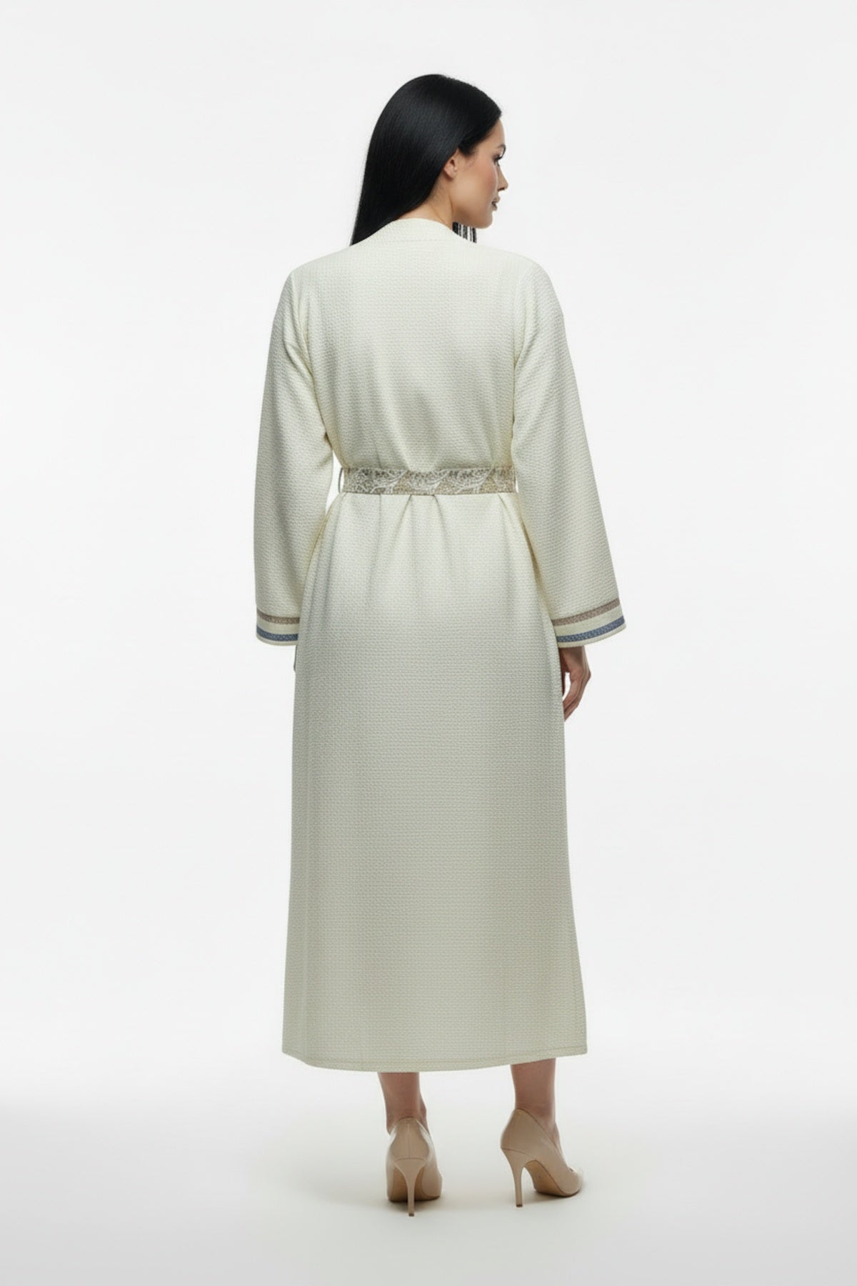 Ferace Kleid in Übergröße mit Goldverzierung — Ecru