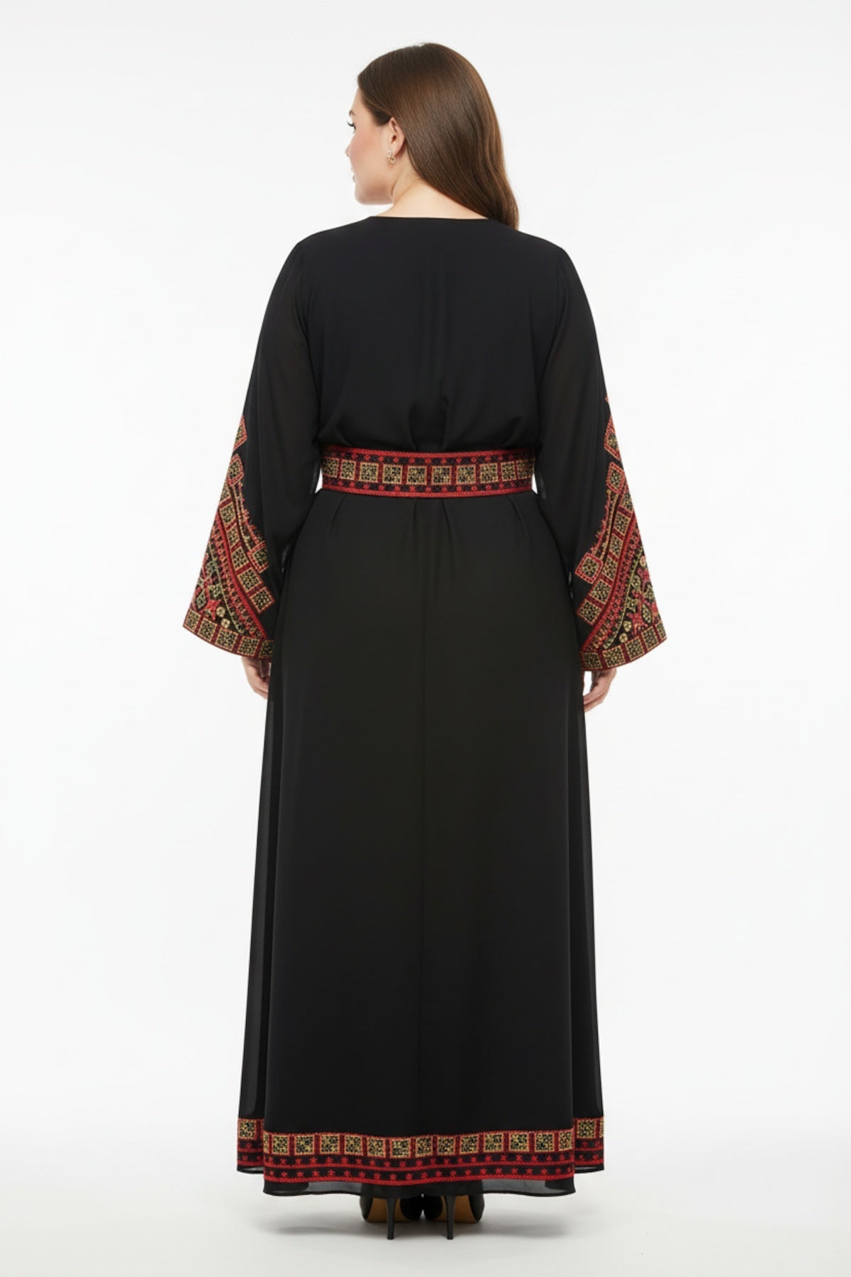 Ethno-Kleid mit Ärmeln, Schultern und Gürtel – Schwarz