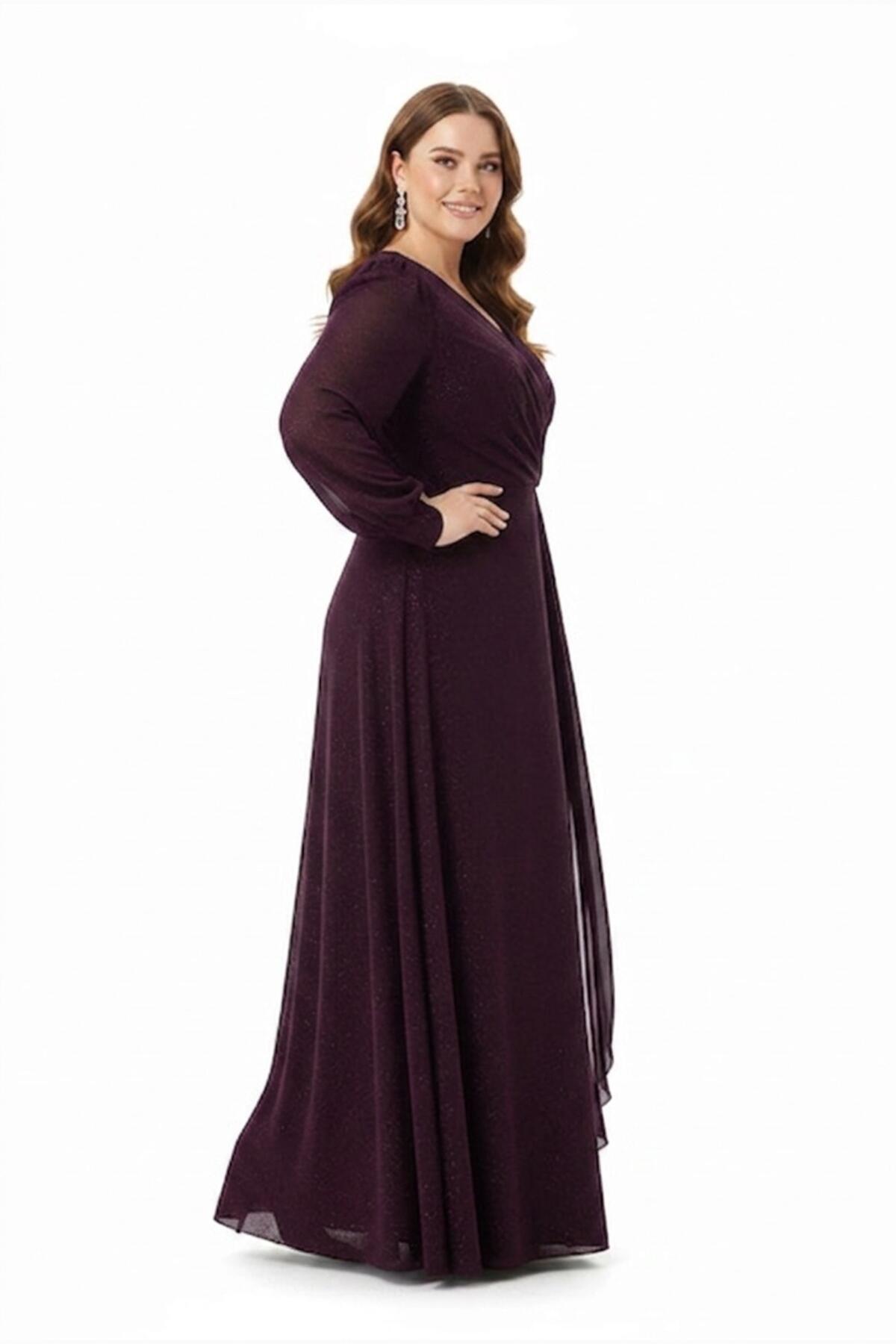 Chiffonkleid in Übergröße mit Taillenaccessoire — Lila