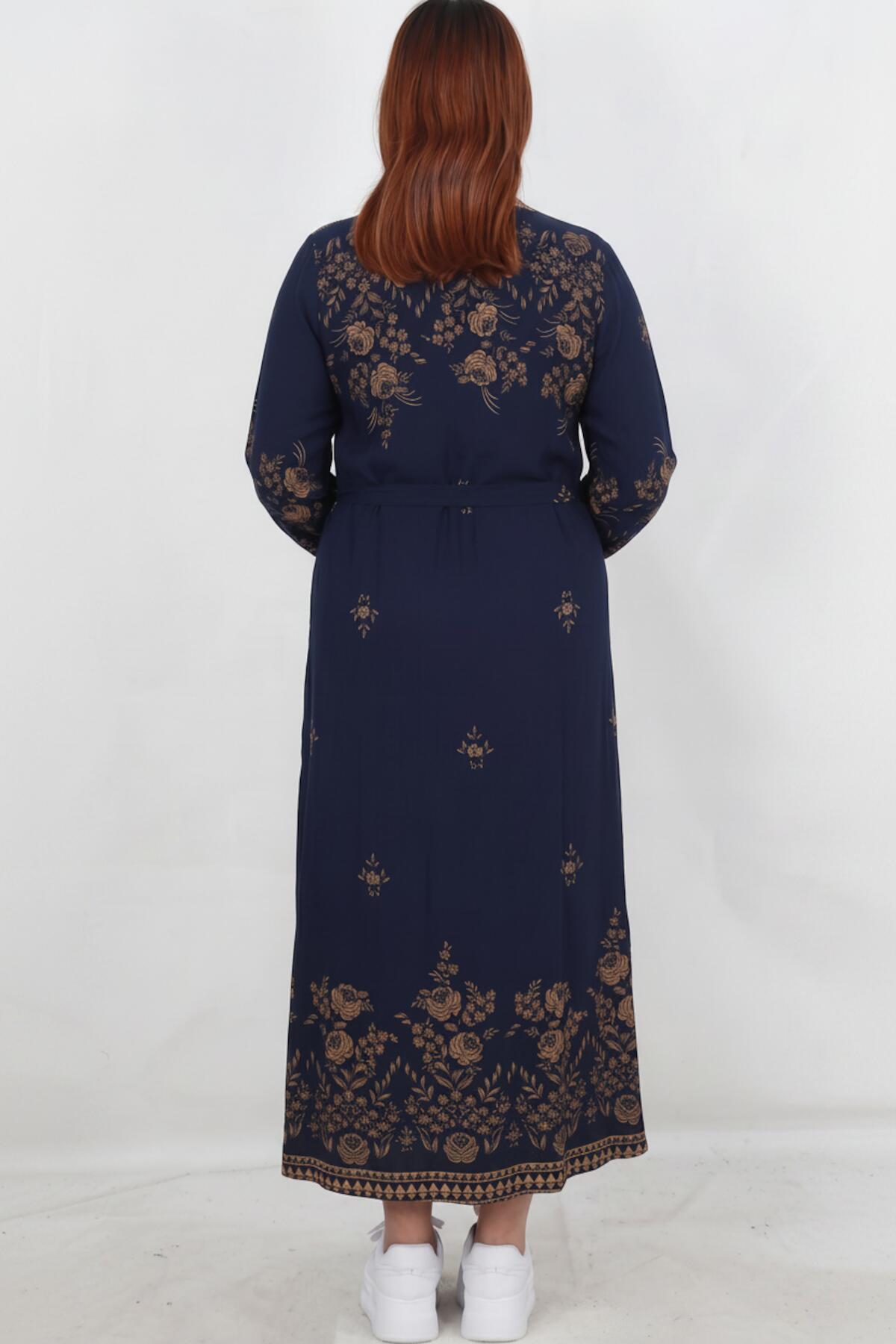 Figurbetontes Webkleid mit botanischem Muster in Übergröße – Marineblau