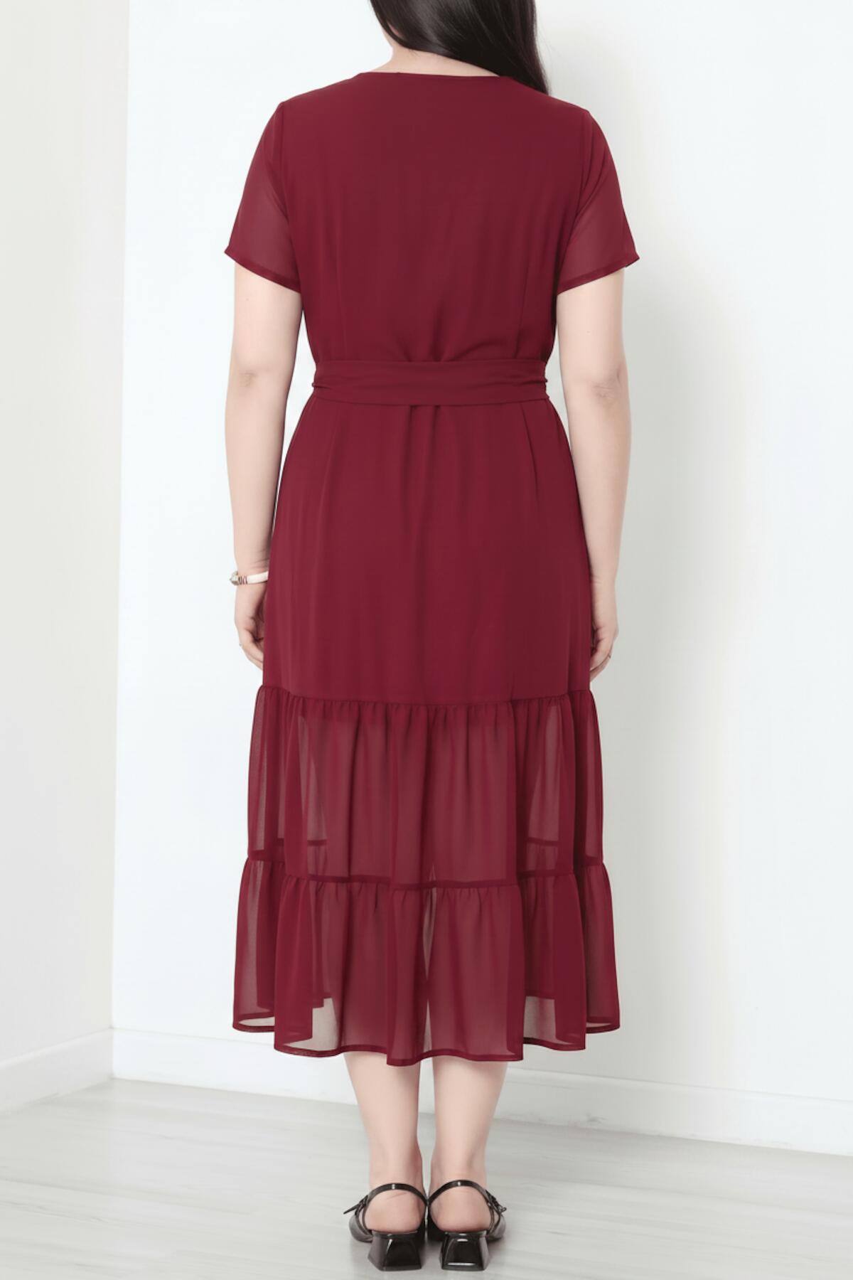 Großformatiges V-Ausschnitt-Kleid mit gestuftem Tüllsaum — Burgund