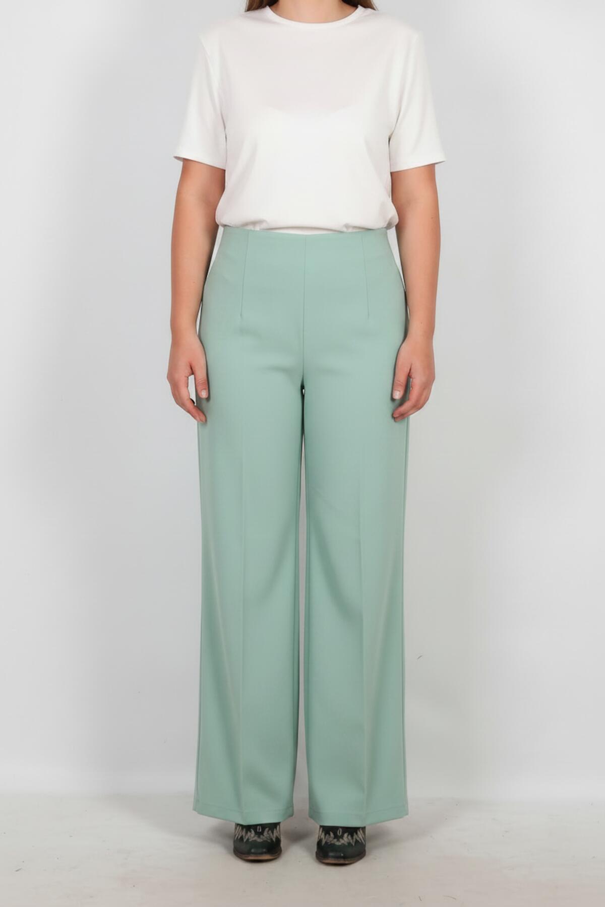 Weite Plus-Size-Hose — Minze