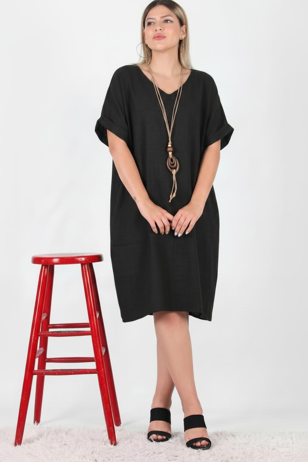 Plus - Size Necklace Dress — Black