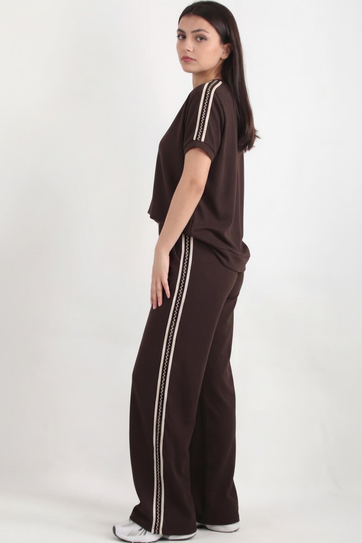 Half‑Zip Set With Side Stripe — Brown