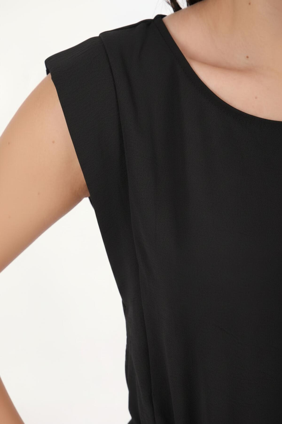 Schwarzes Kleid mit gepolsterten Schultern und schmalem Gummibund