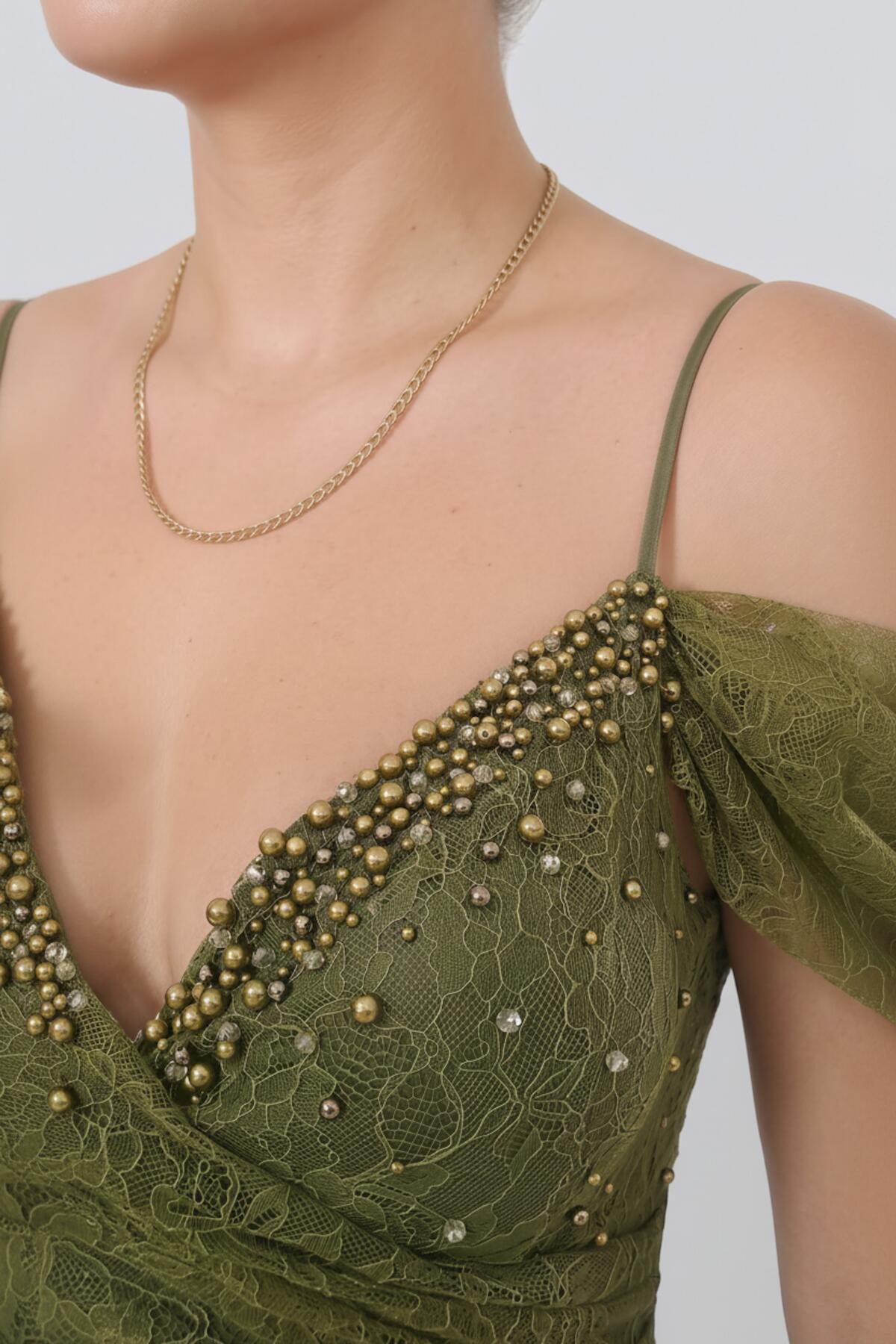 Große Größen: Spitzenabendkleid mit perlenverziertem Oberteil – Khaki