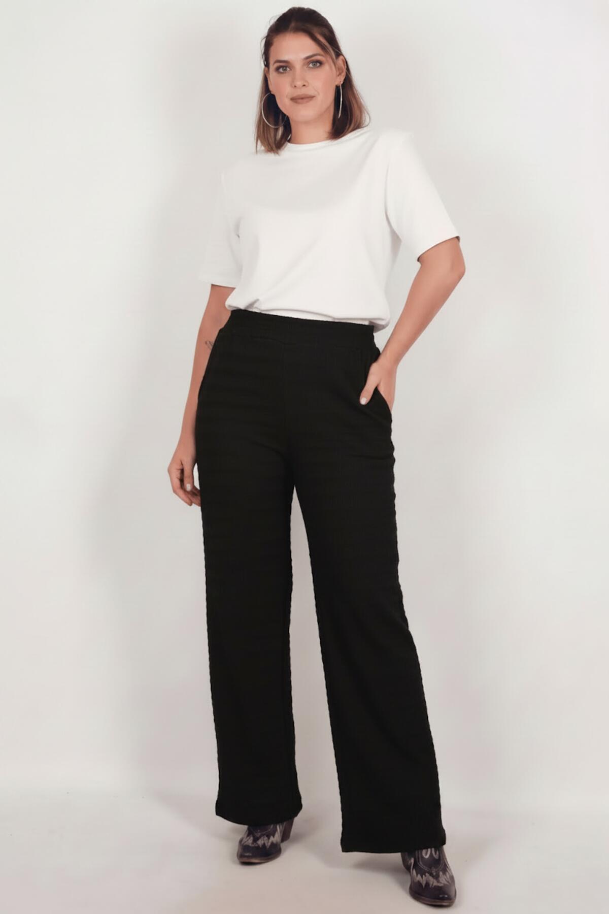 Plus - Size Wave - Pattern Wide - Leg Trousers — Black