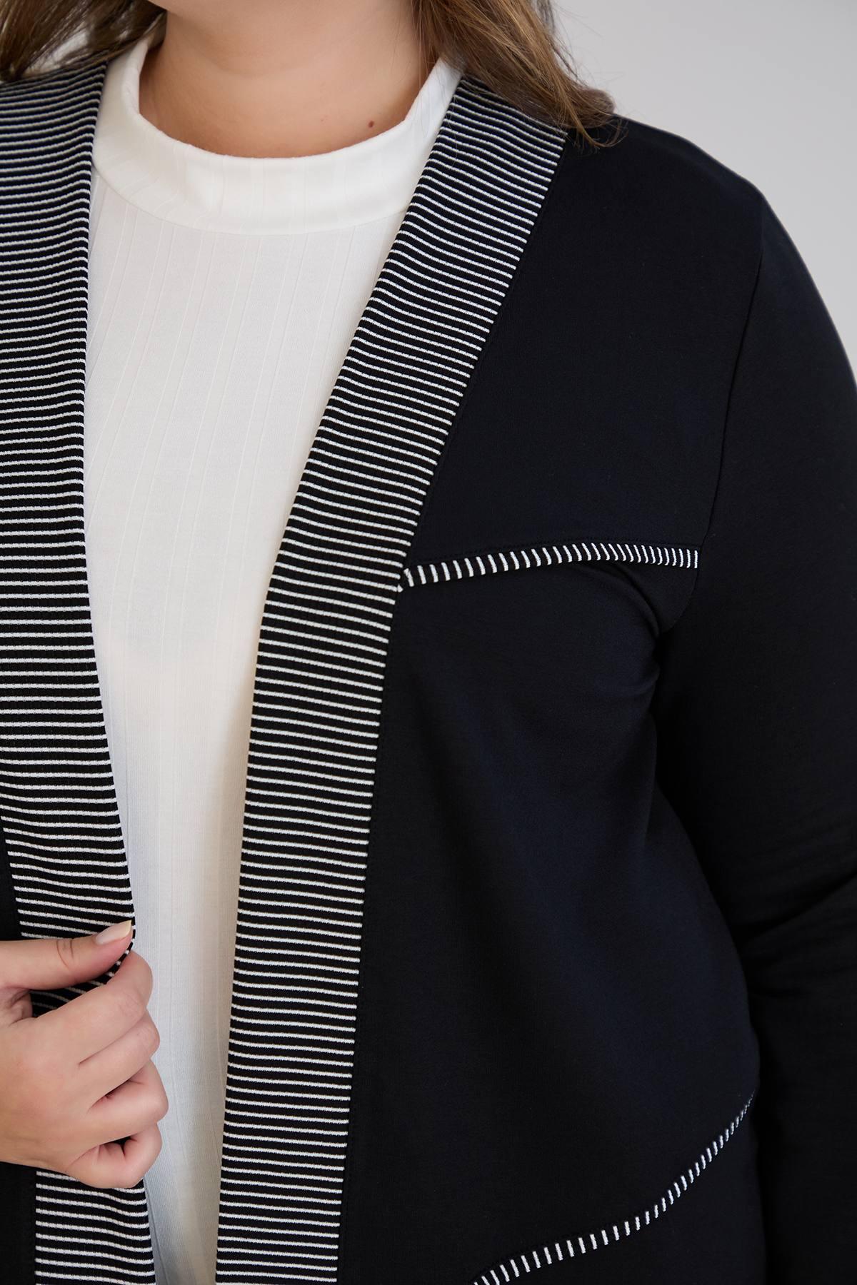 Plus-size vest met streepdetails – Zwart