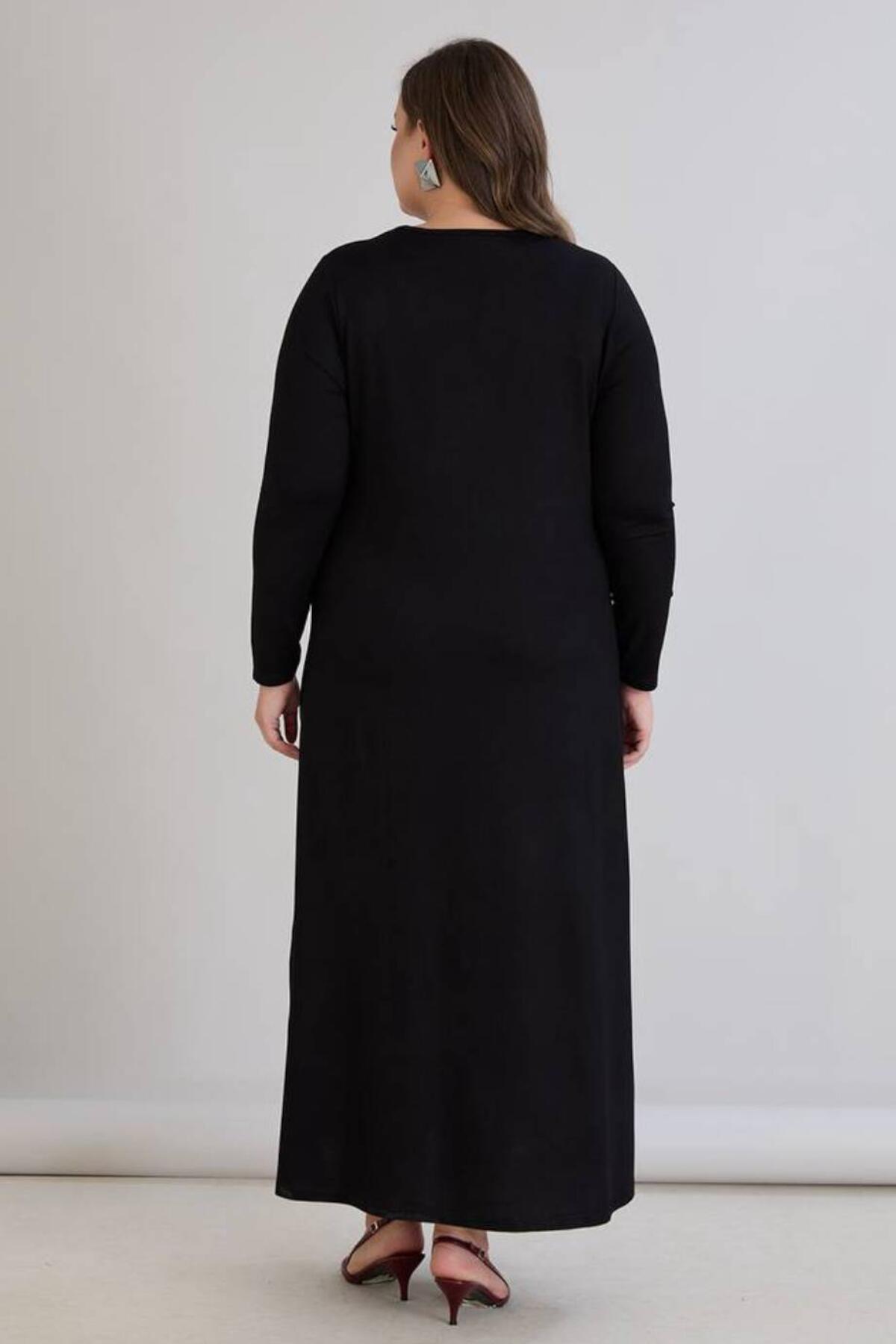 Plus-Size Maxikleid mit Zickzackmuster und Steindetails — Schwarz