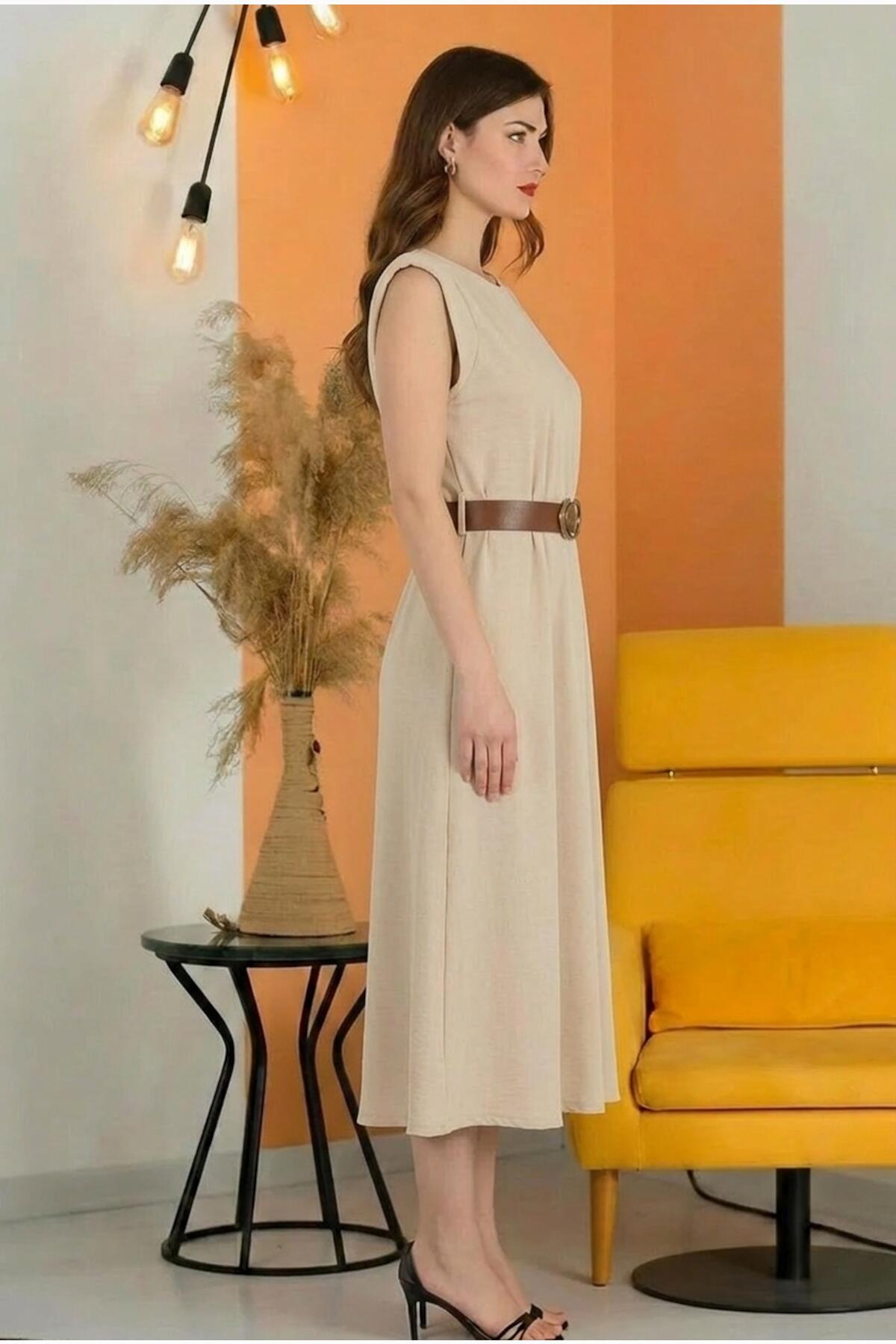 Gepolstertes schulterfreies Midikleid mit elastischer Taille – Stone