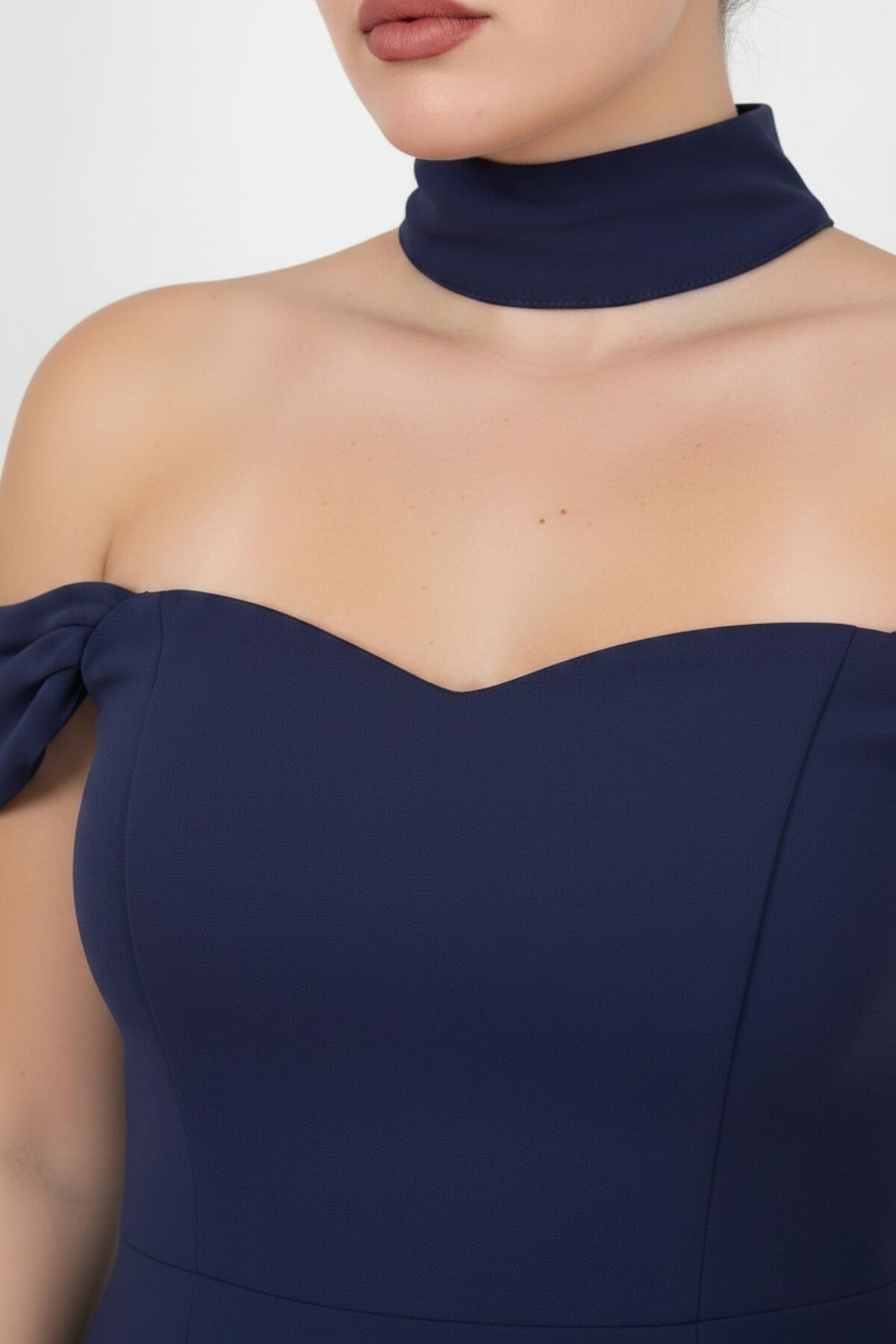Abendkleid In Großen Größen Aus Crêpe Mit Tüllrock Und Schal – Marineblau