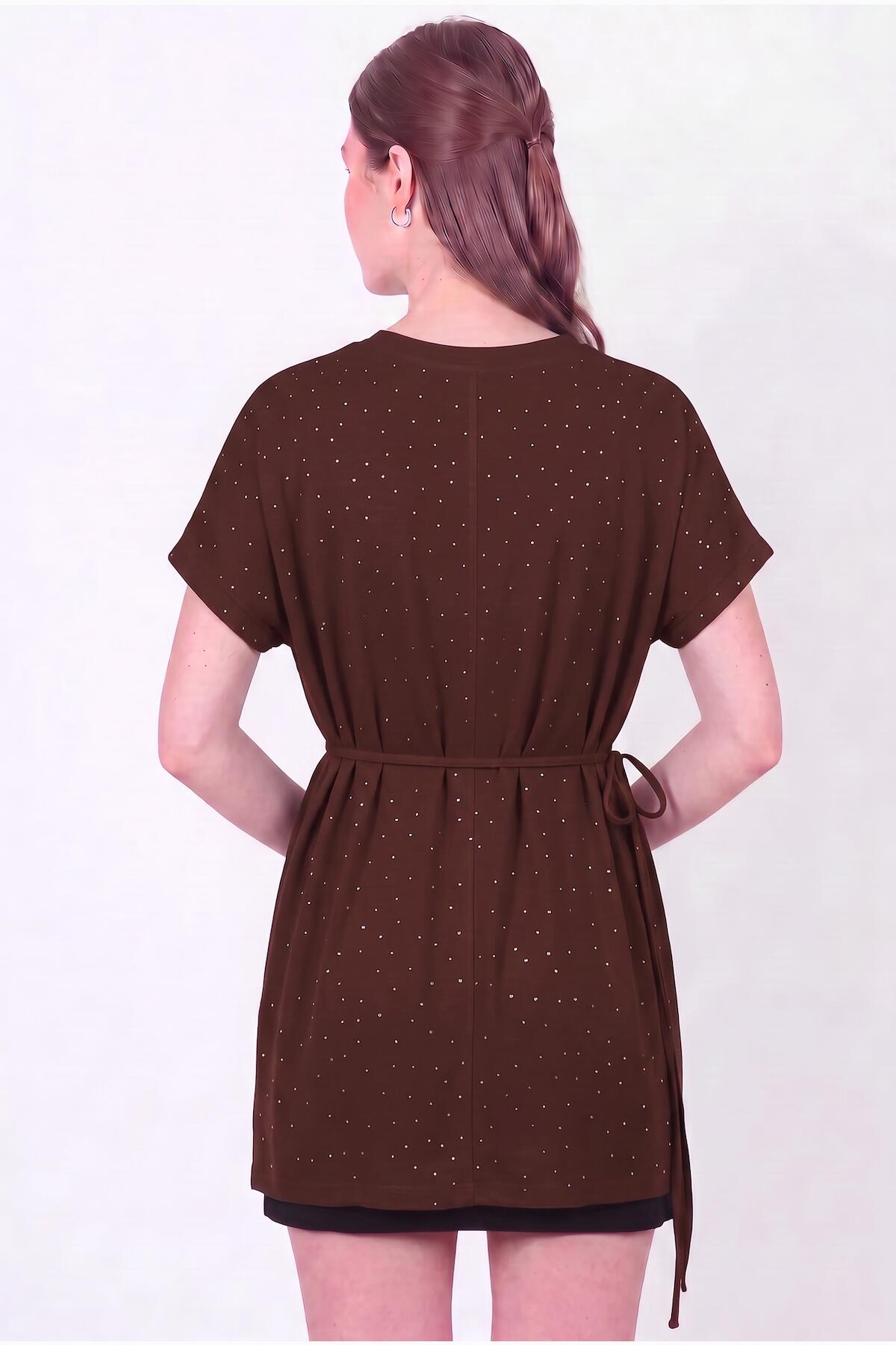 Braune Bluse mit Schmucksteinen aus Oysho-Stoff