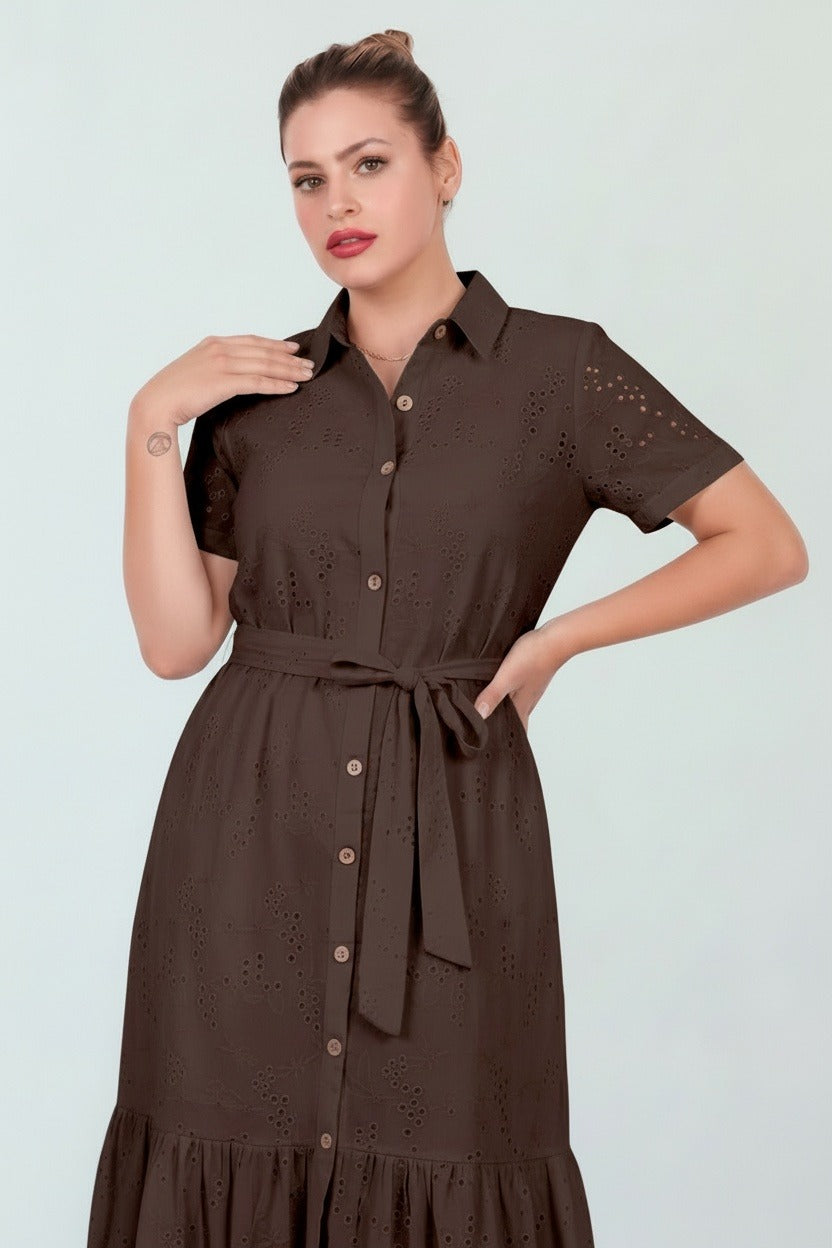 Großes braunes Hemdblusenkleid mit Knopfleiste, Kurzarm