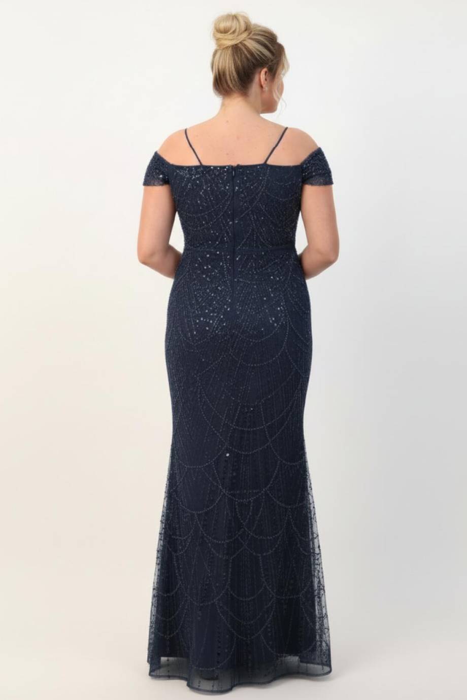 Große Größen Bordeauxfarbenes schulterfreies Perlenkleid
