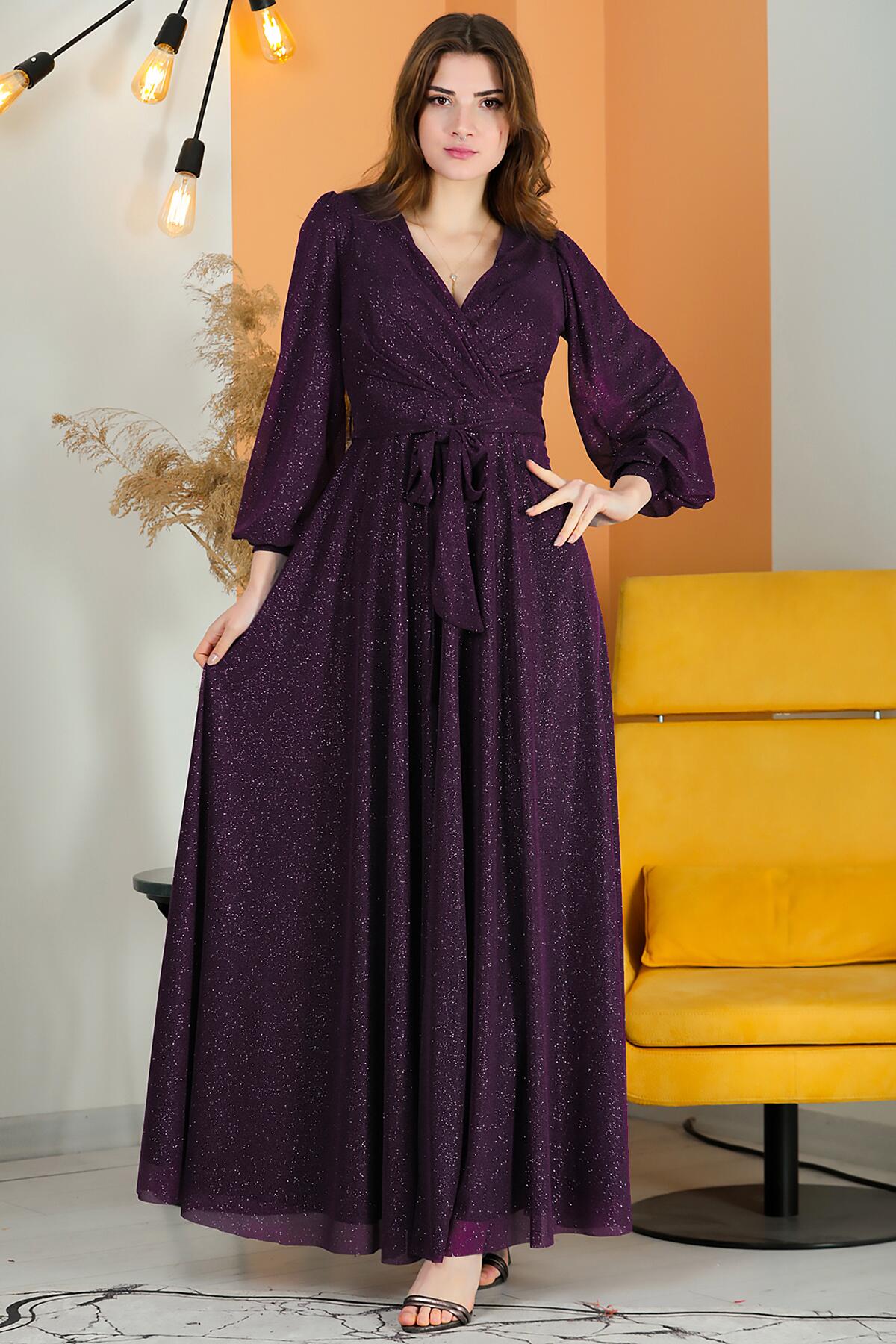 Glitzerndes Abendkleid mit V-Ausschnitt und Gürtel — Dunkelviolett