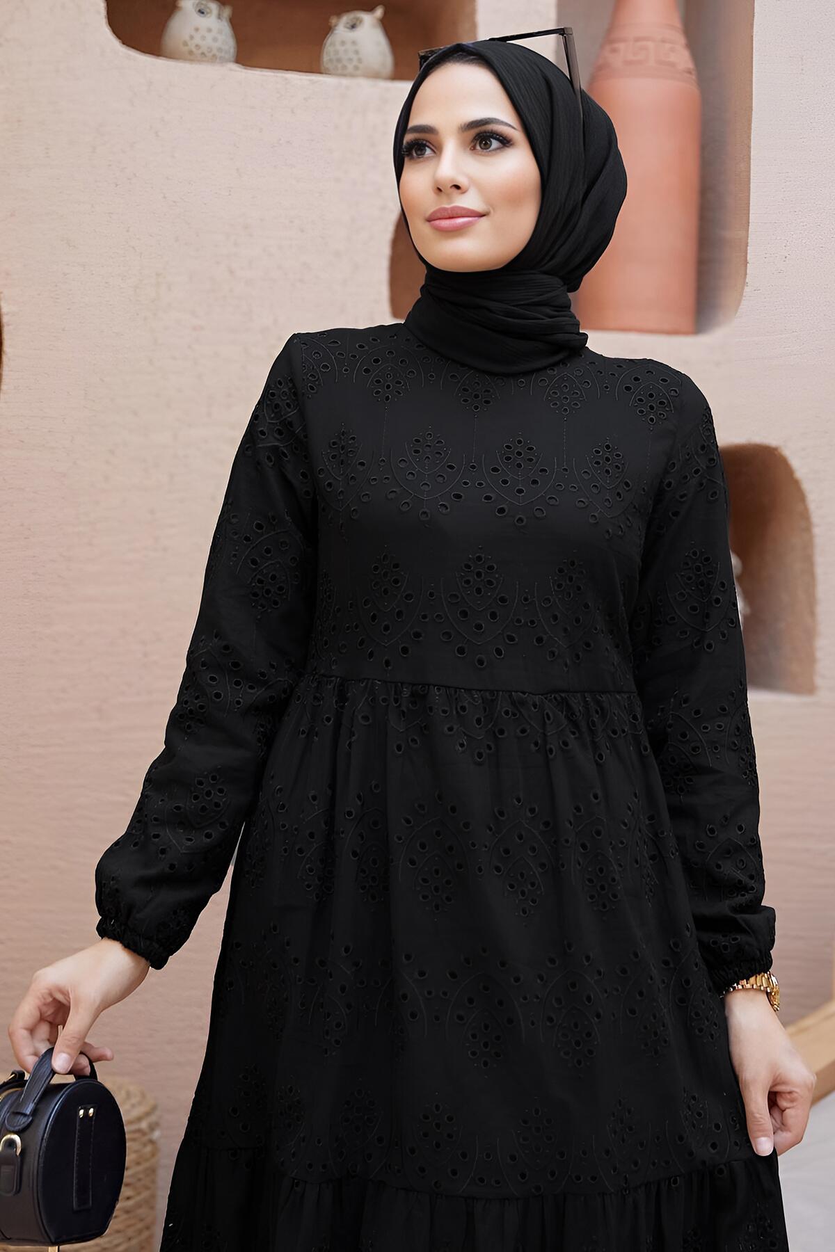 Schwarzes, langes Kleid aus Guipure-Spitze
