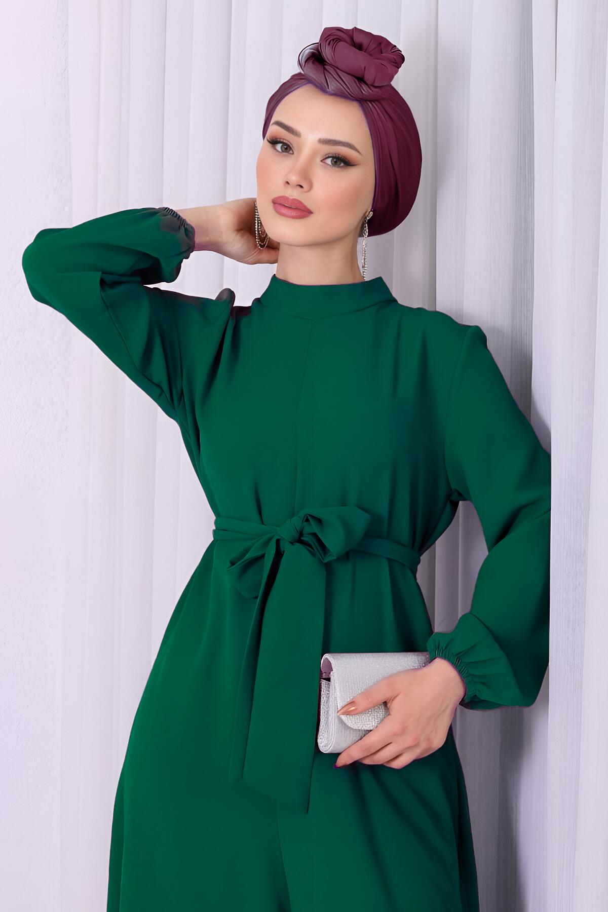 Mock-Neck Jumpsuit in Smaragdgrün