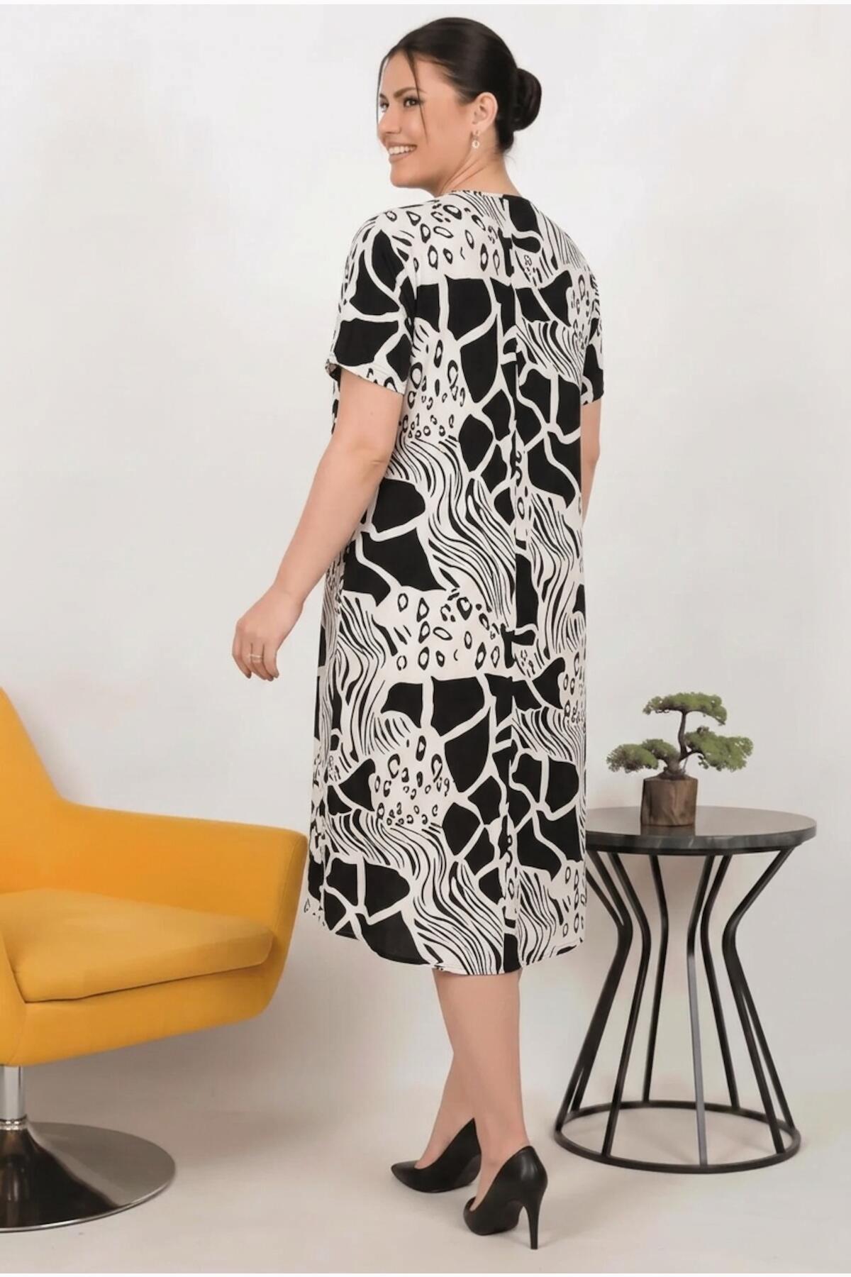 Plus-Size Gemustertes Kleid — Mehrfarbig