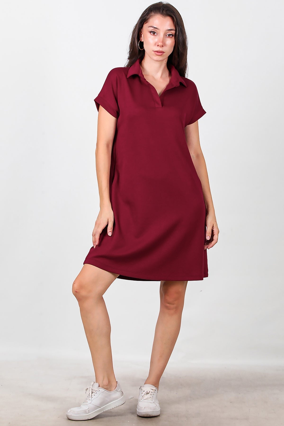 Kurzes Kleid mit Kragen — Burgund