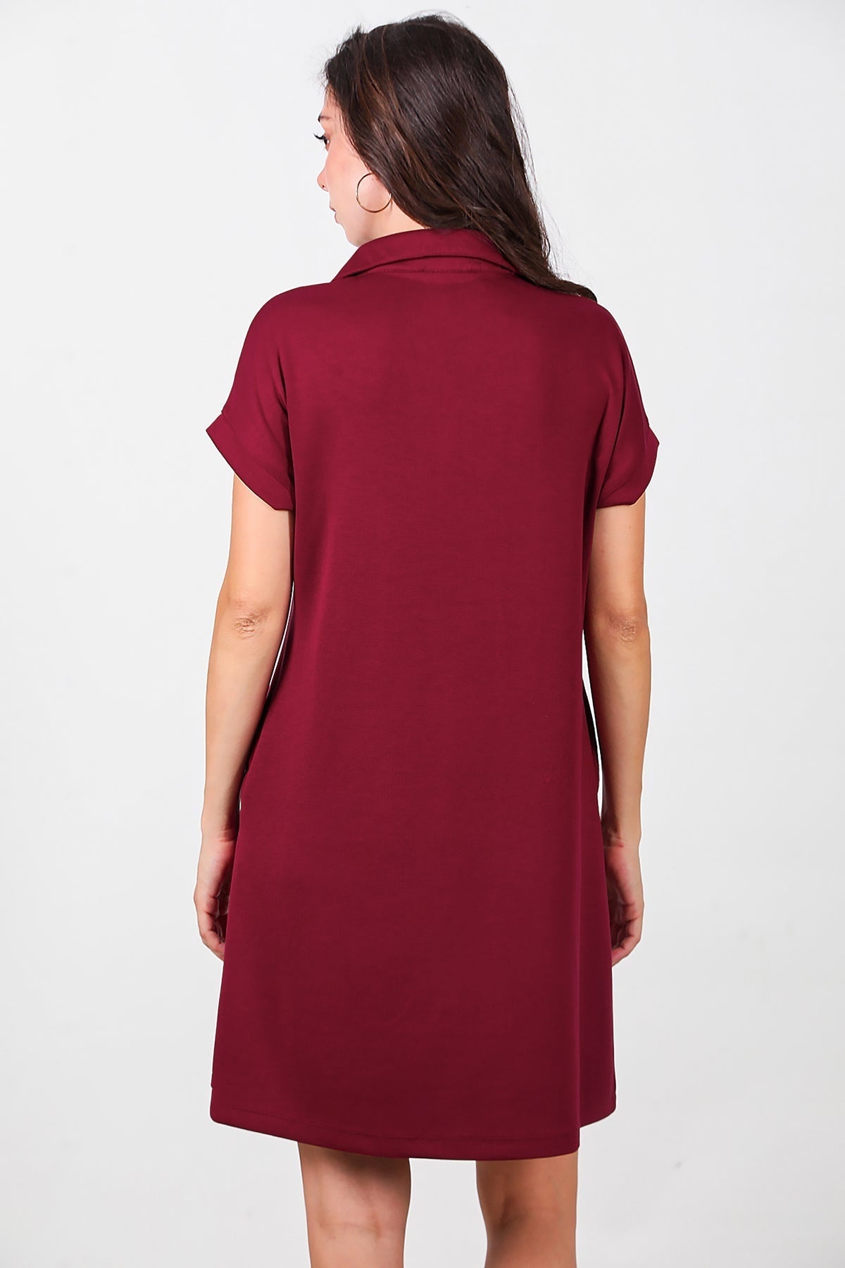 Kurzes Kleid mit Kragen — Burgund