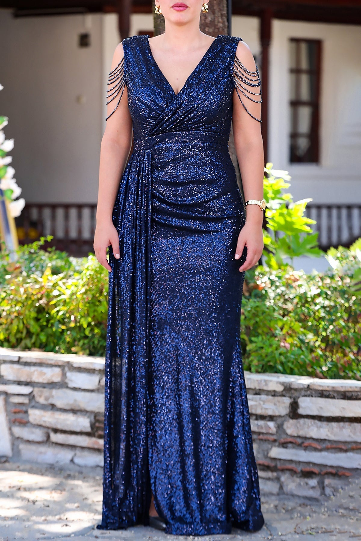 Abendkleid in großen Größen mit Pailletten und Schulterkette – Marineblau