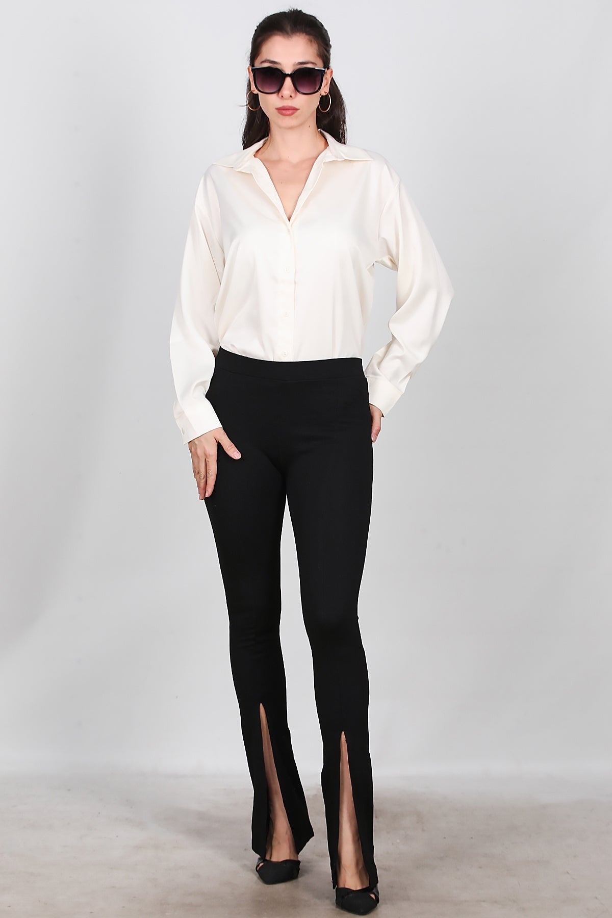Damen-Leggings mit ausgestelltem Bein und seitlichem Schlitz — Schwarz